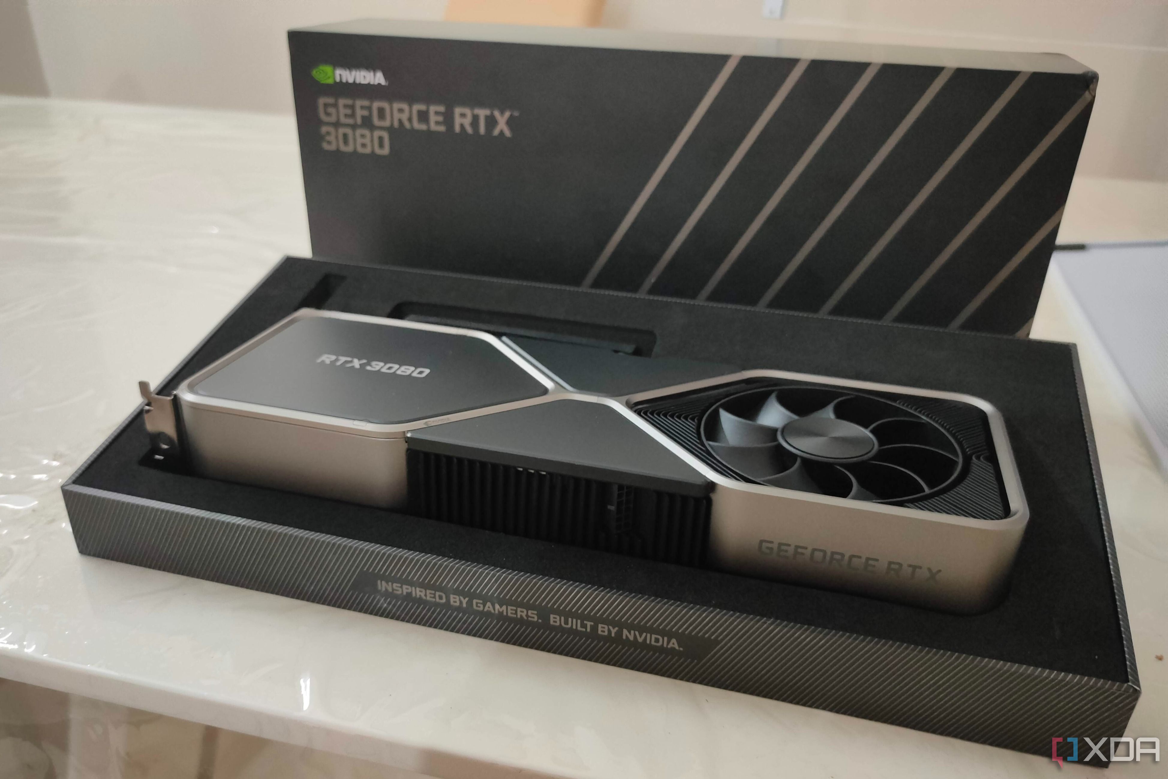 Desembalagem da Nvidia GeForce RTX 3080 Founder's Edition