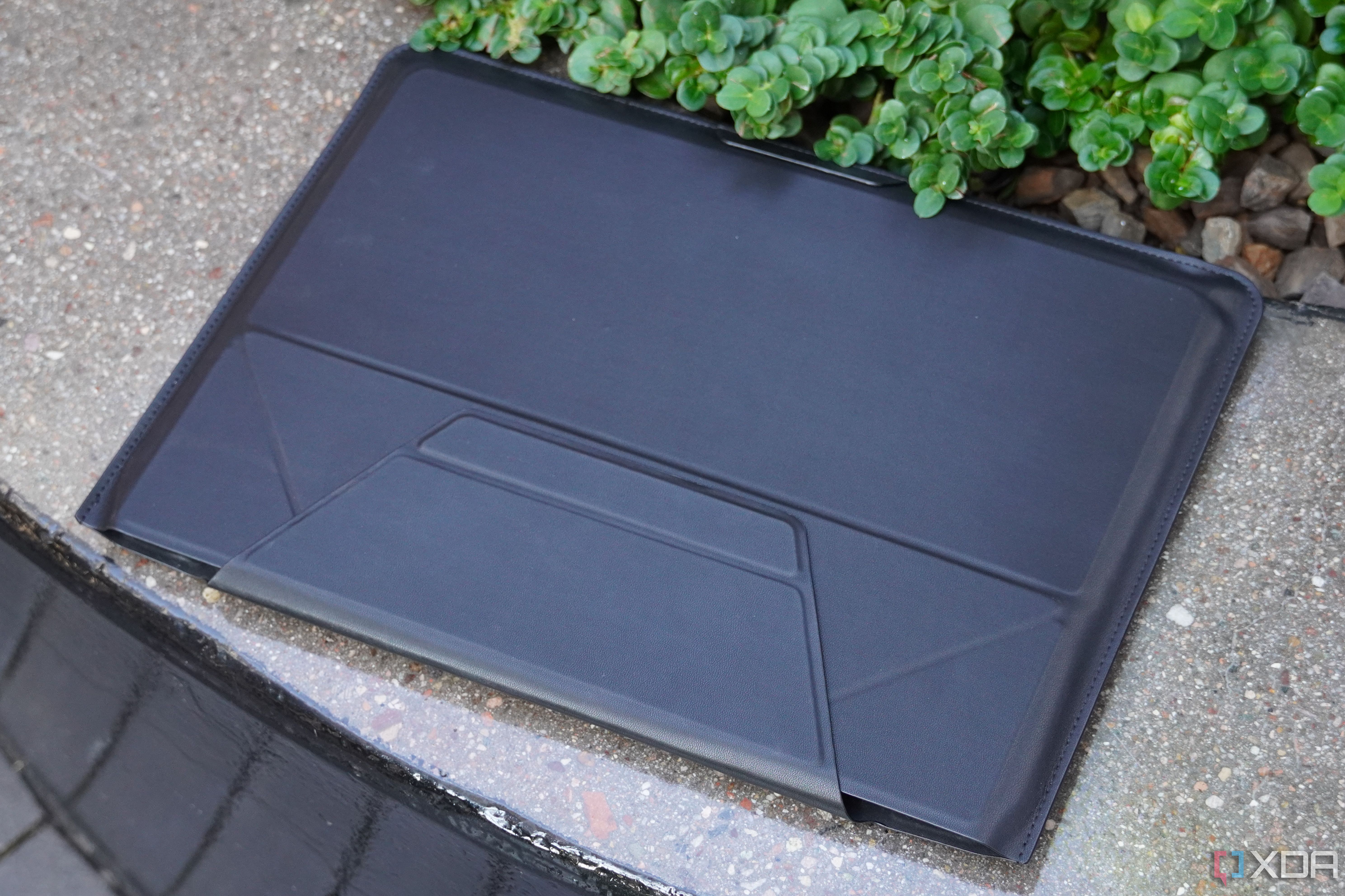 Mott's laptop carry sleeve on a ledge.