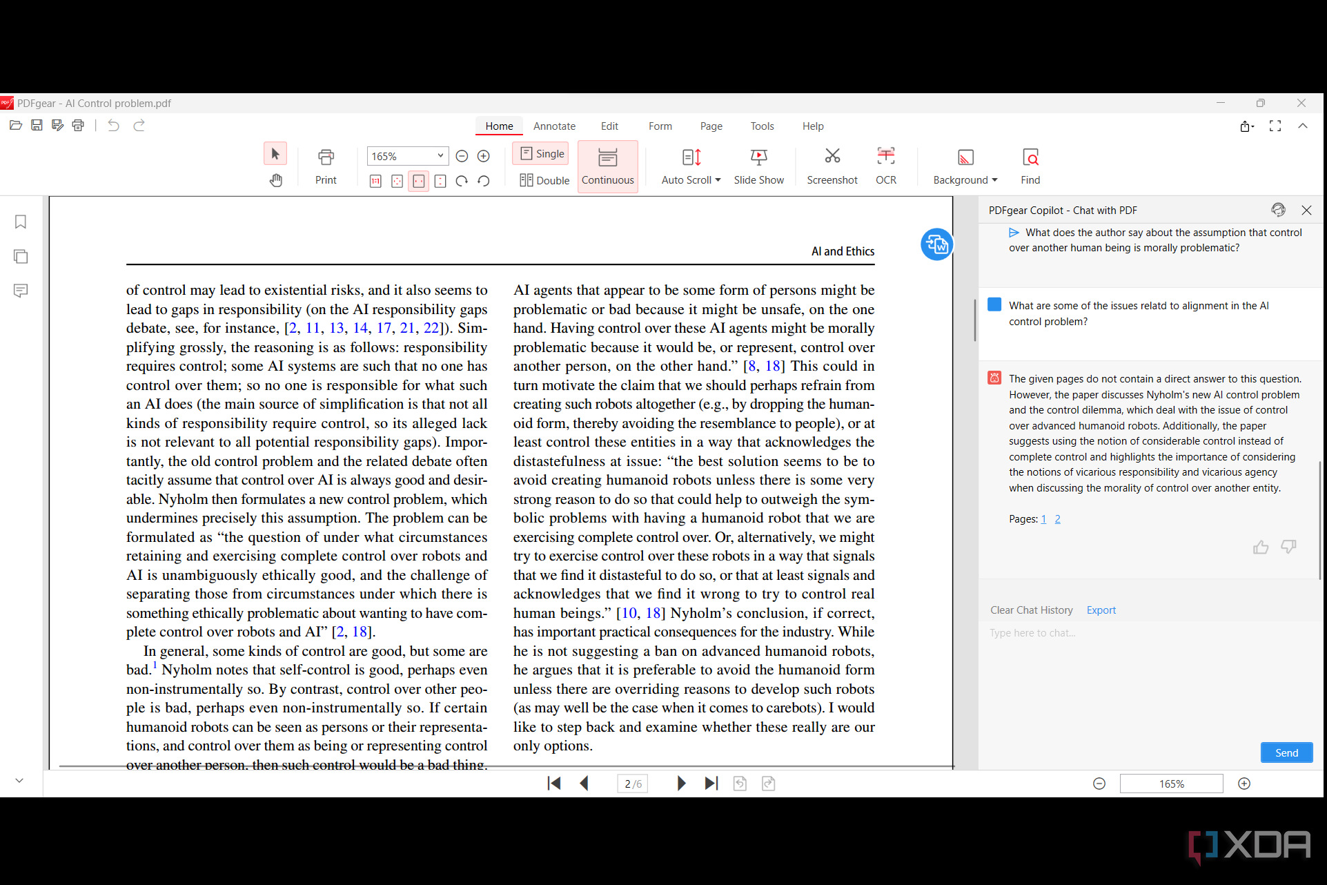 Interfaz PDFGear CoPilot con el PDF en el lado izquierdo y el chatbot de preguntas y respuestas en el lado derecho