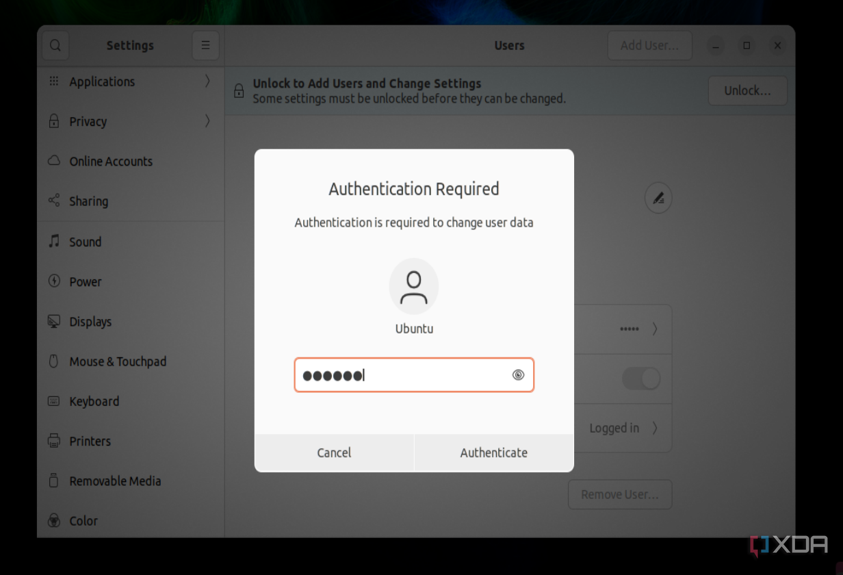 Una captura de pantalla que muestra cómo desbloquear la aplicación Configuración para agregar un usuario en Ubuntu