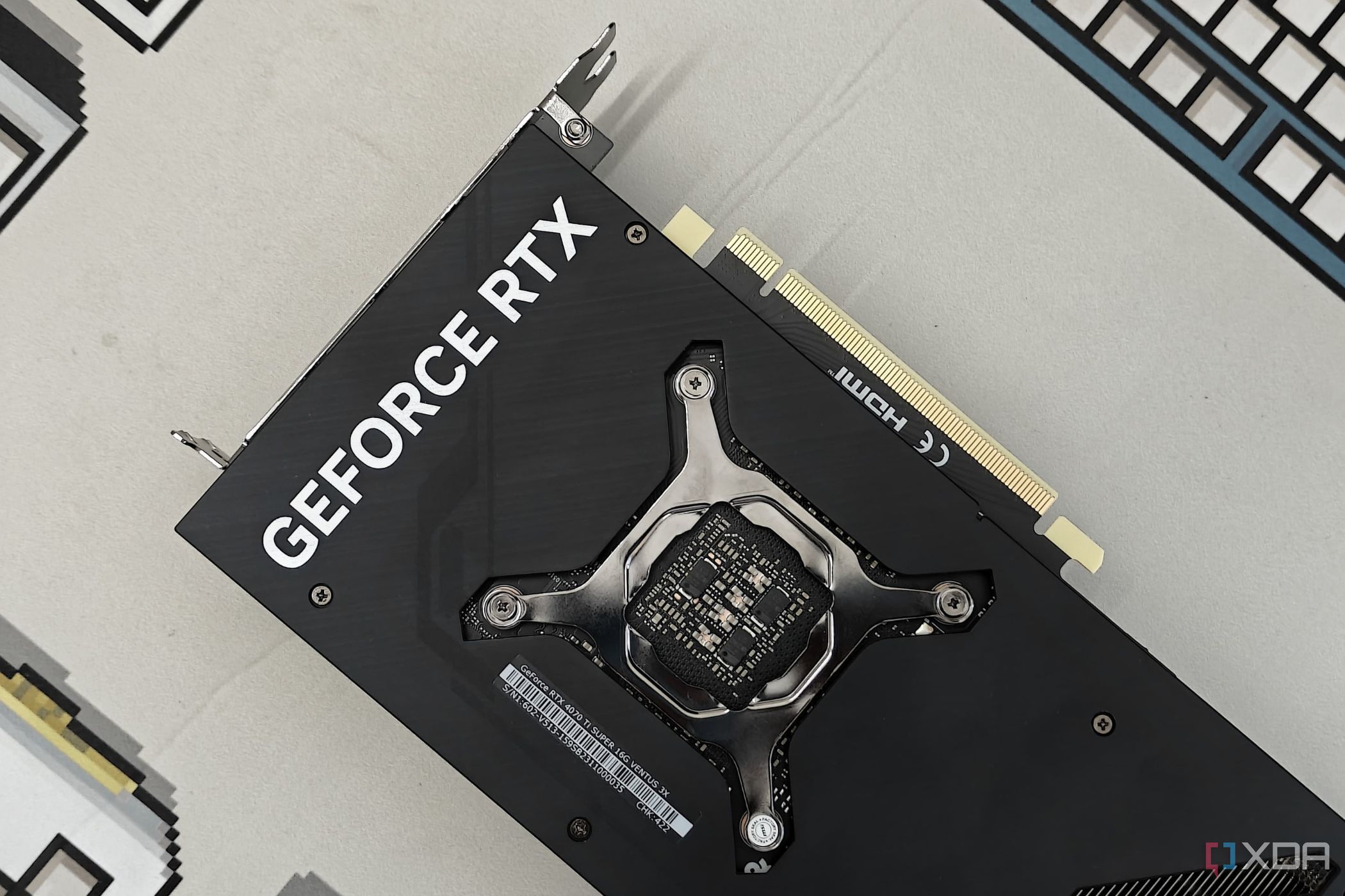 Uma imagem mostrando uma placa traseira MSI GeForce RTX 4070 Ti Super.