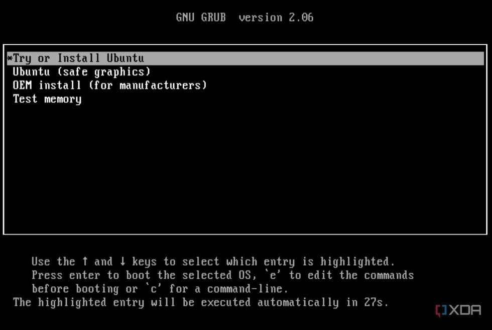 Снимок экрана экрана GNU GRUB, показывающий возможность попробовать или установить Ubuntu.