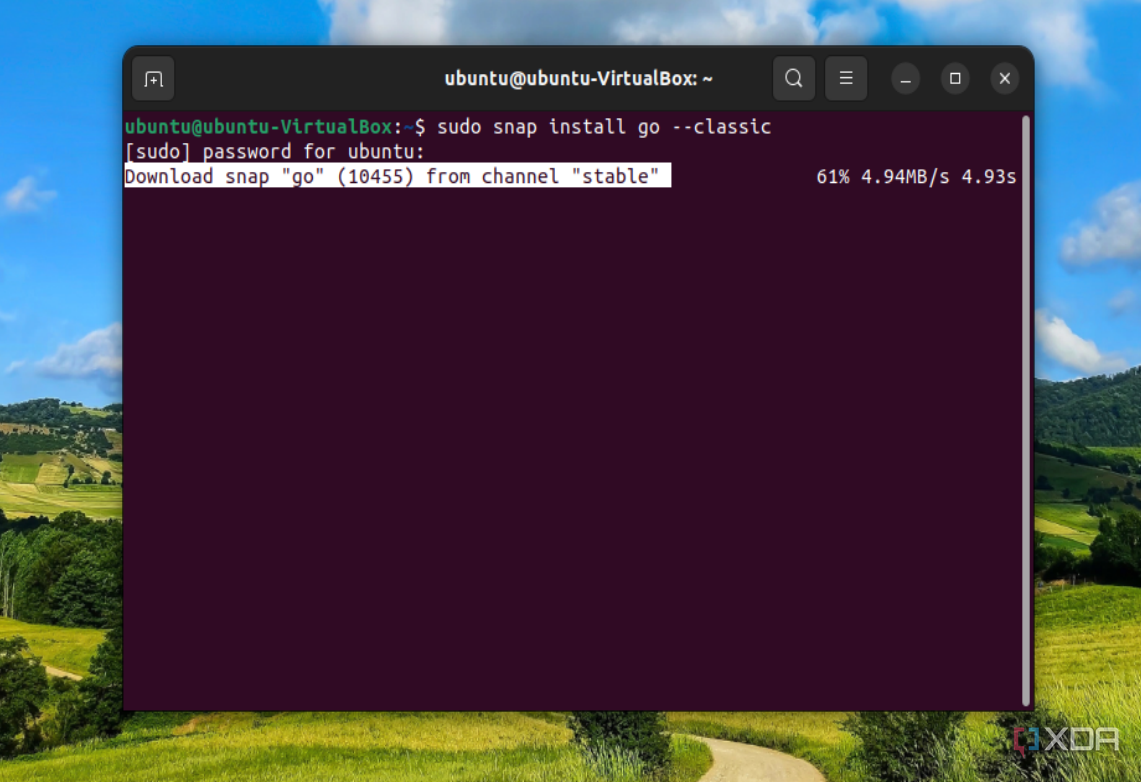 Una captura de pantalla del comando necesario para descargar la versión snap de Go en Ubuntu a través de la terminal