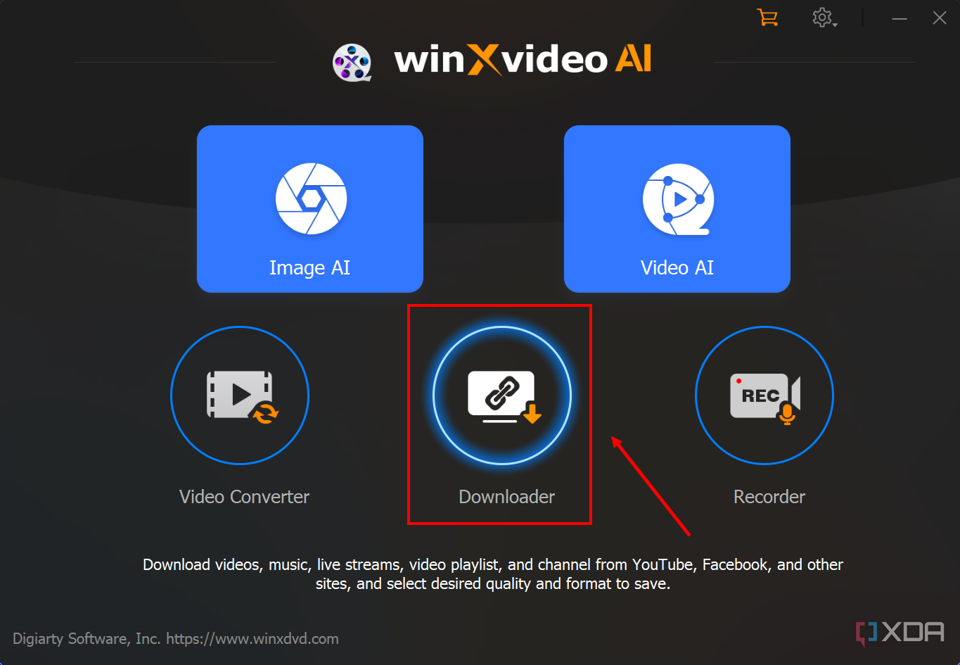 Captura de pantalla de la pantalla principal en Winxvideo AI con el botón de descarga resaltado