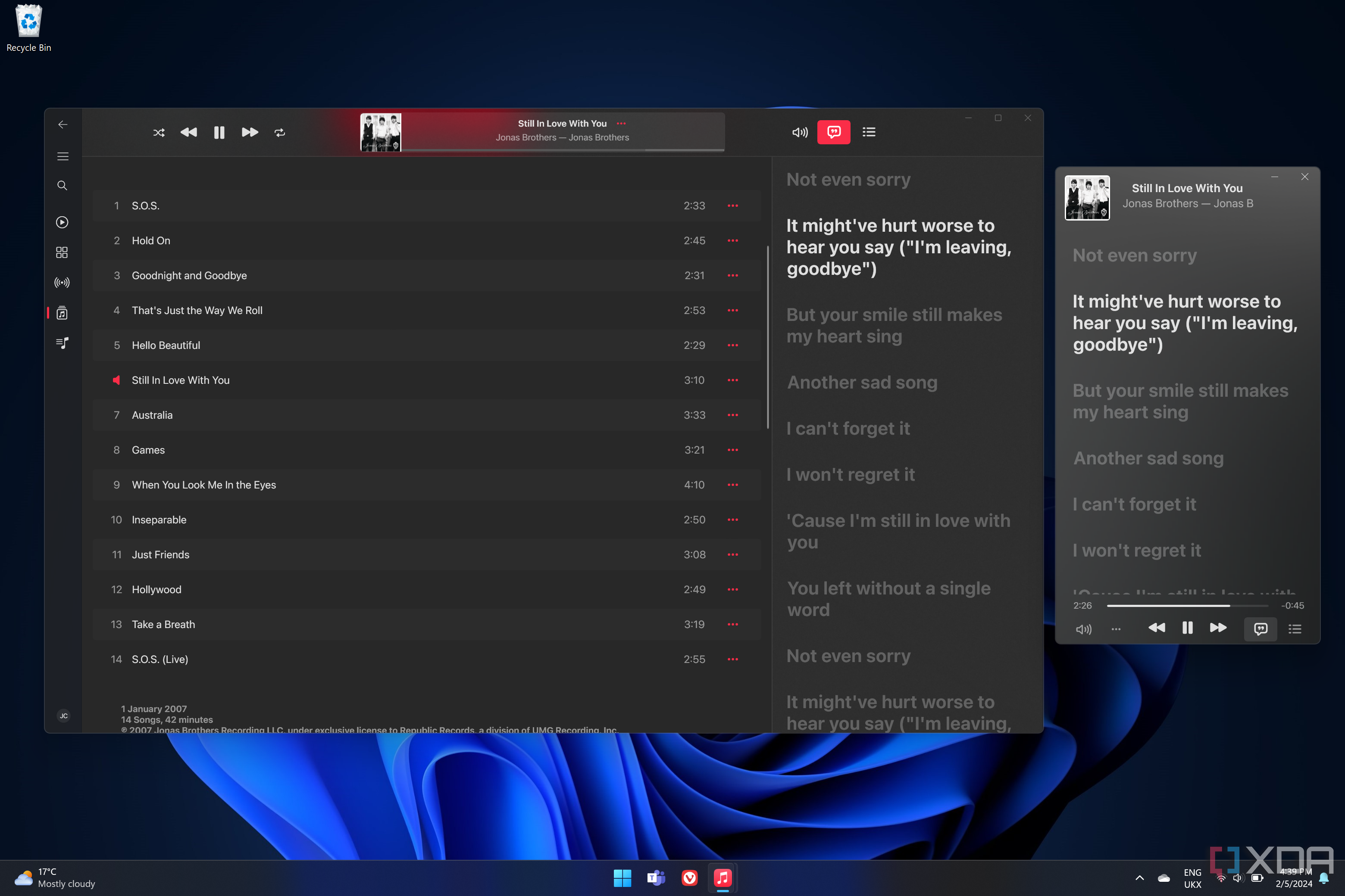 Screenshot of Apple Music and its mini-player on Windows 11