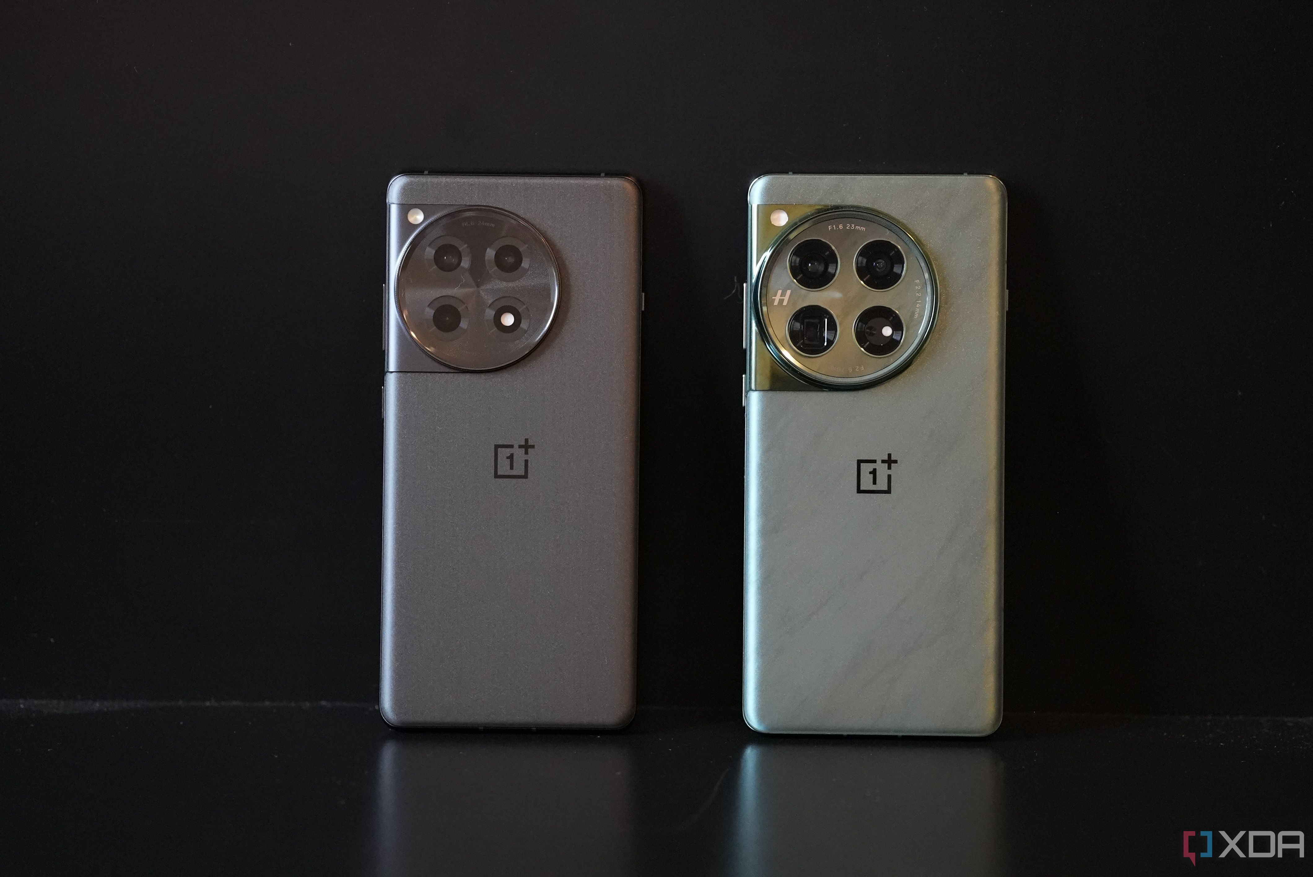 OnePlus 12R (izquierda) y OnePlus 12