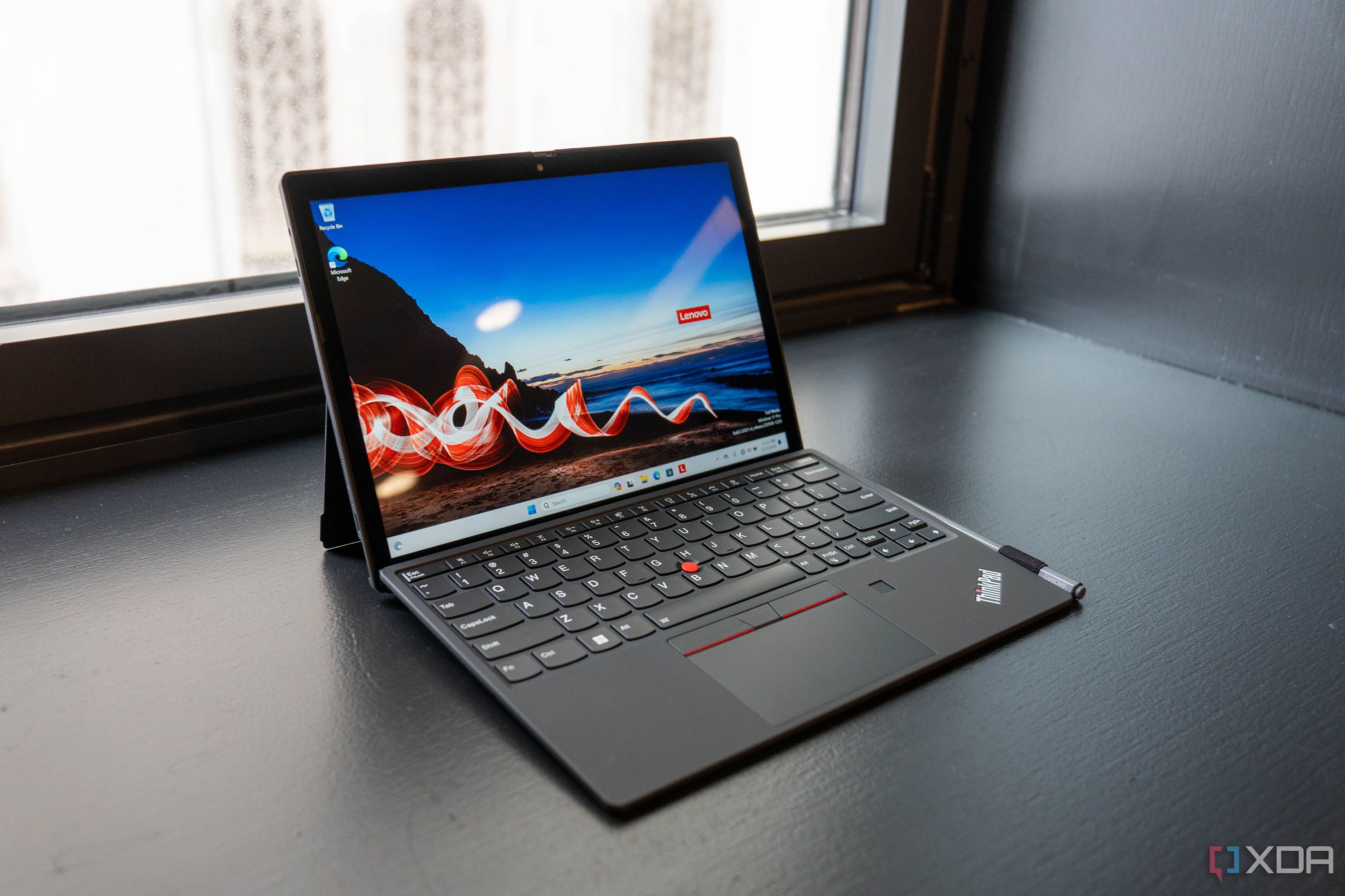 联想 ThinkPad X12 Detachable Gen 2 与 Surface Pro 10 商务版