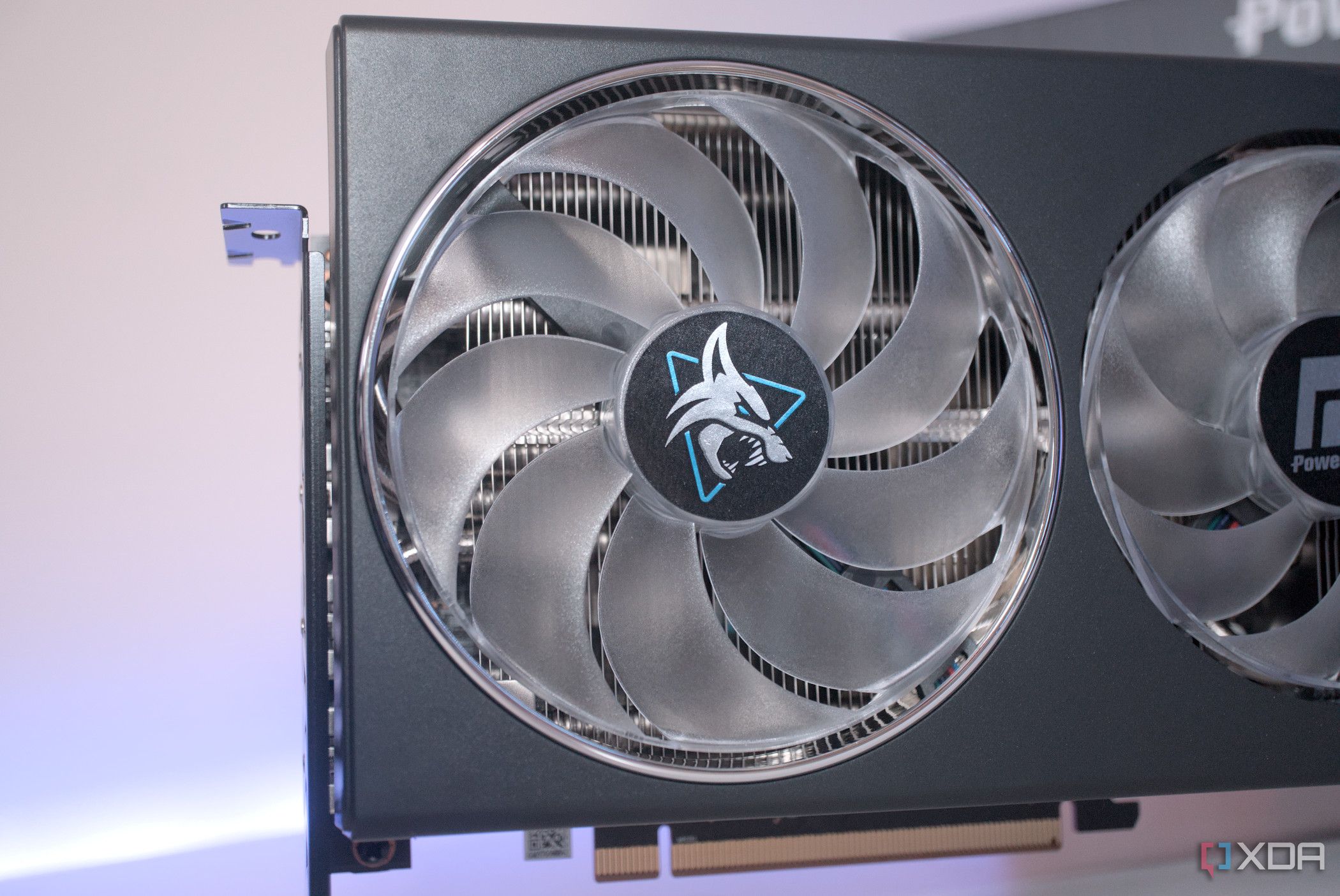 Ventilador PowerColor Hellhound Radeon RX 7900 GRE