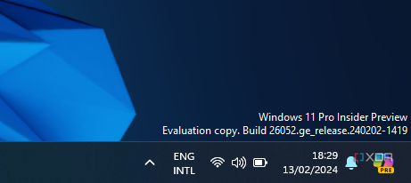 Captura de pantalla de la barra de tareas de Windows 11 con el botón Copilot en el extremo derecho