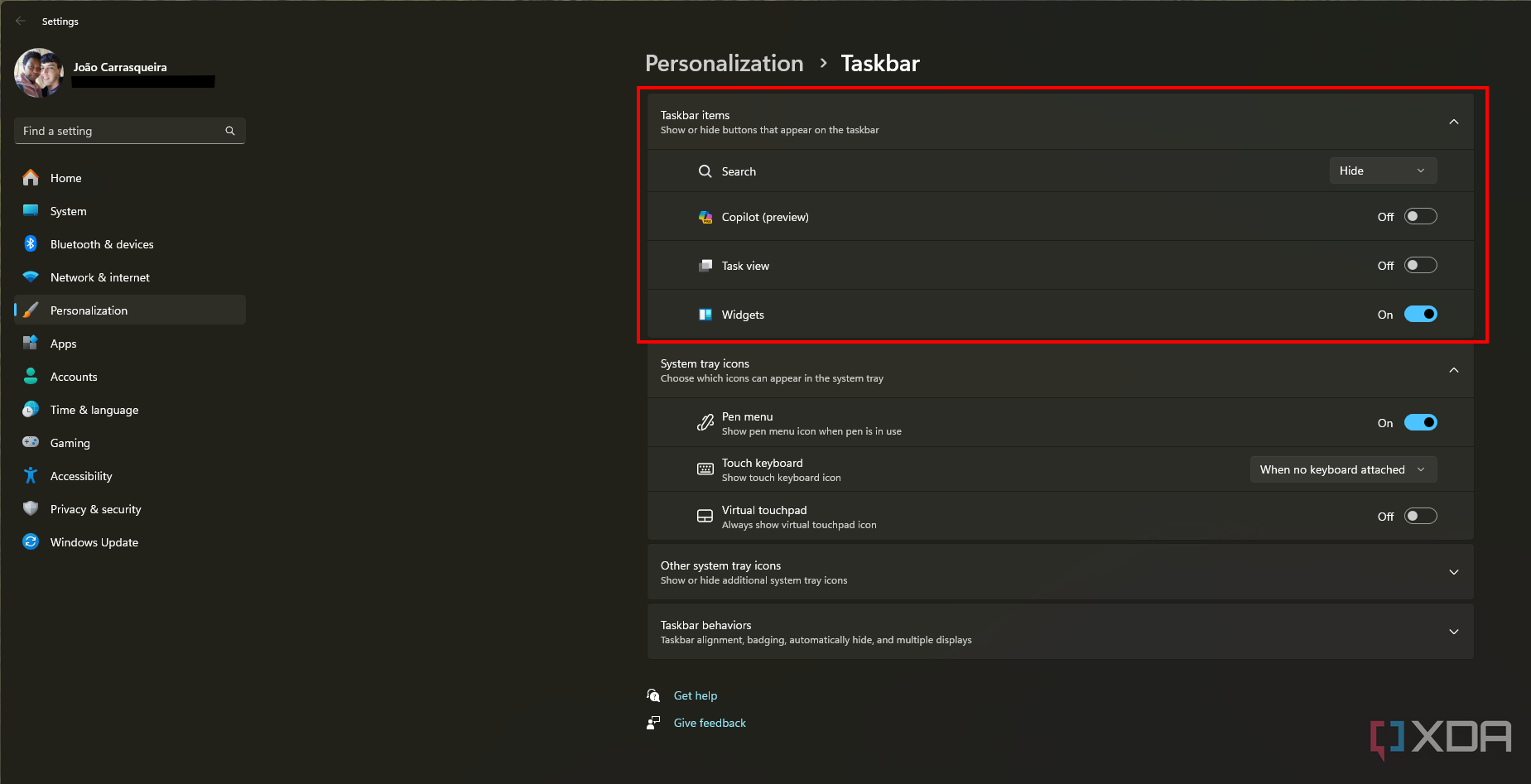Screenshot of the Windows 11 taskbar settings with most taskbar icons disabled