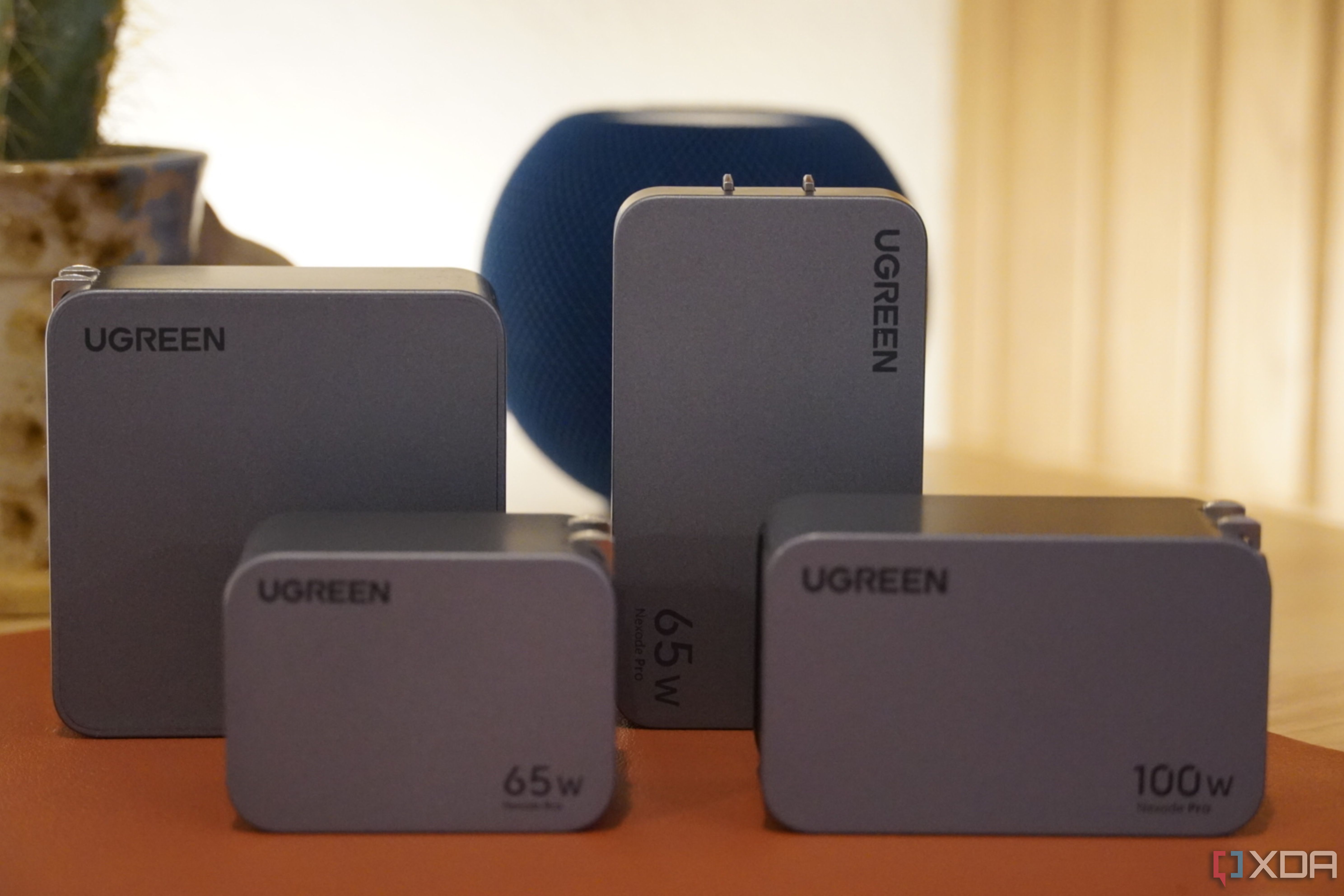 Все четыре зарядных устройства в Ugreen Nexode Pro ряд.