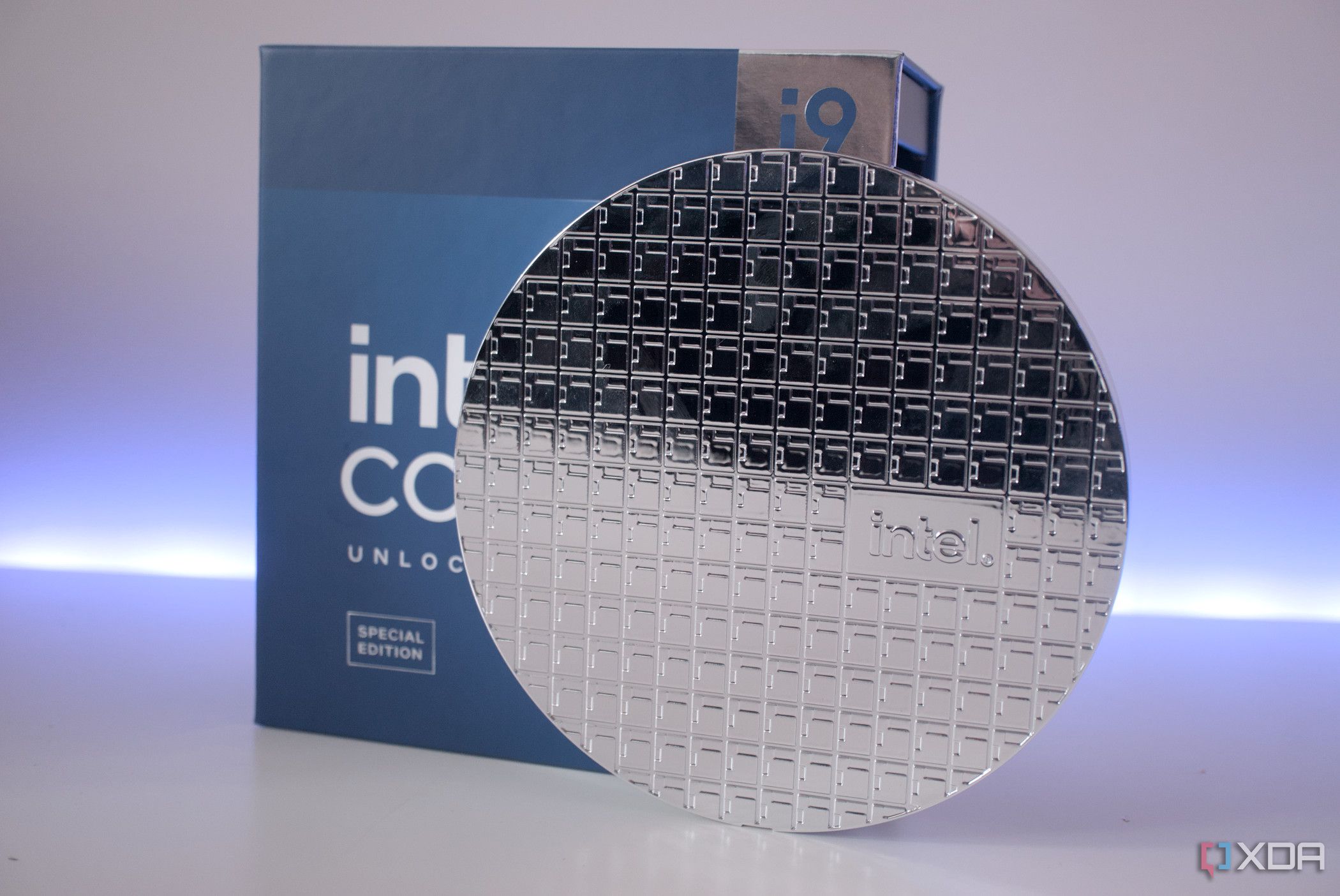 intel-core-i9-14900ks-box-unboxing-wafer