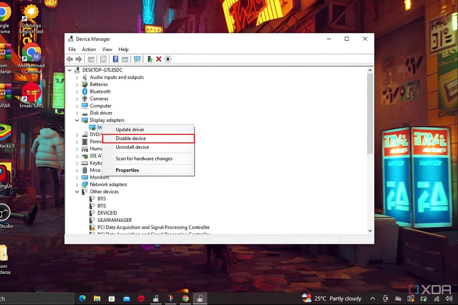 Captura de pantalla de Windows 10 que resalta el dispositivo deshabilitado para un adaptador de gráficos Intel dentro del Administrador de dispositivos.