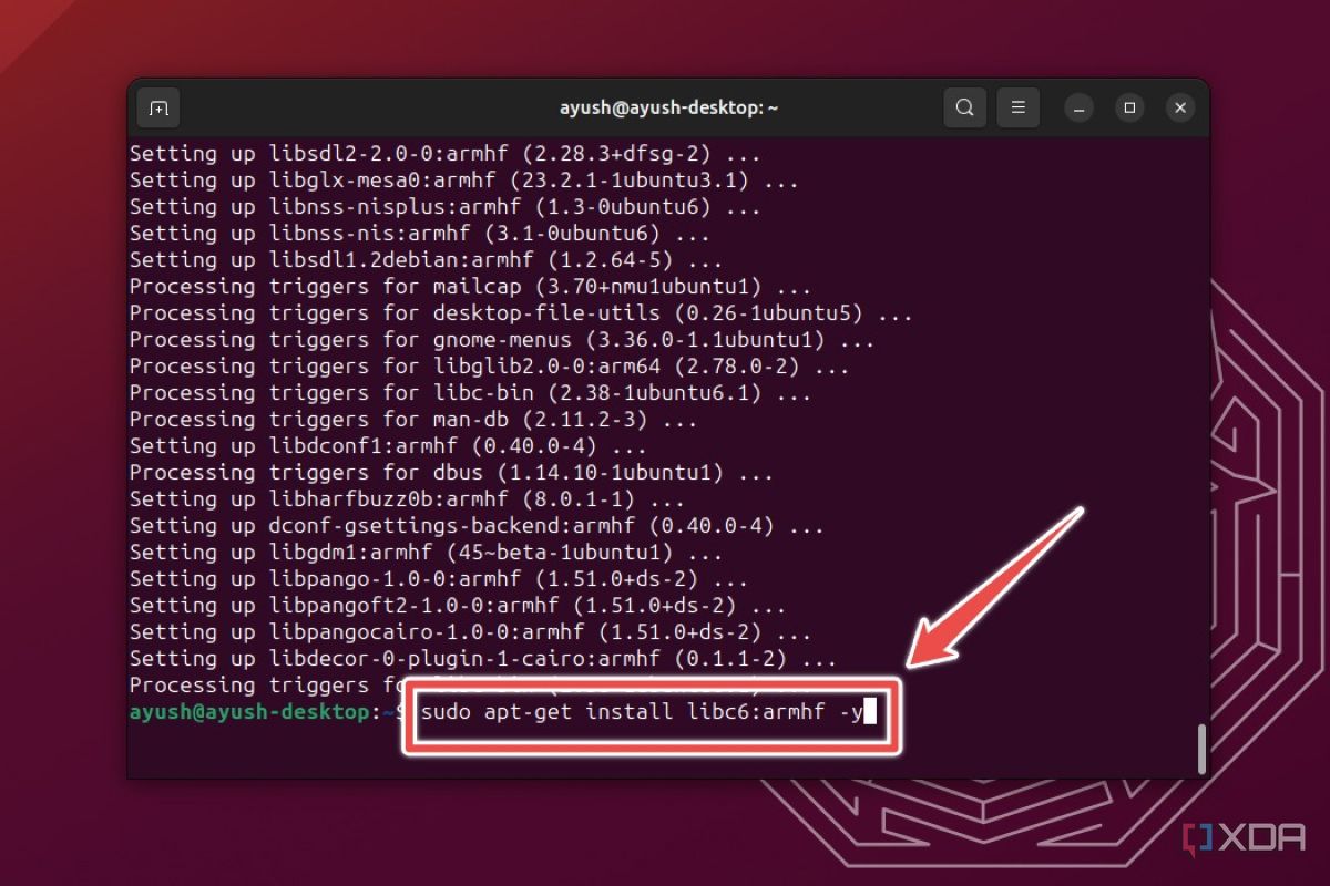 La terminal de Ubuntu que muestra el comando para instalar el paquete libc6:armhf