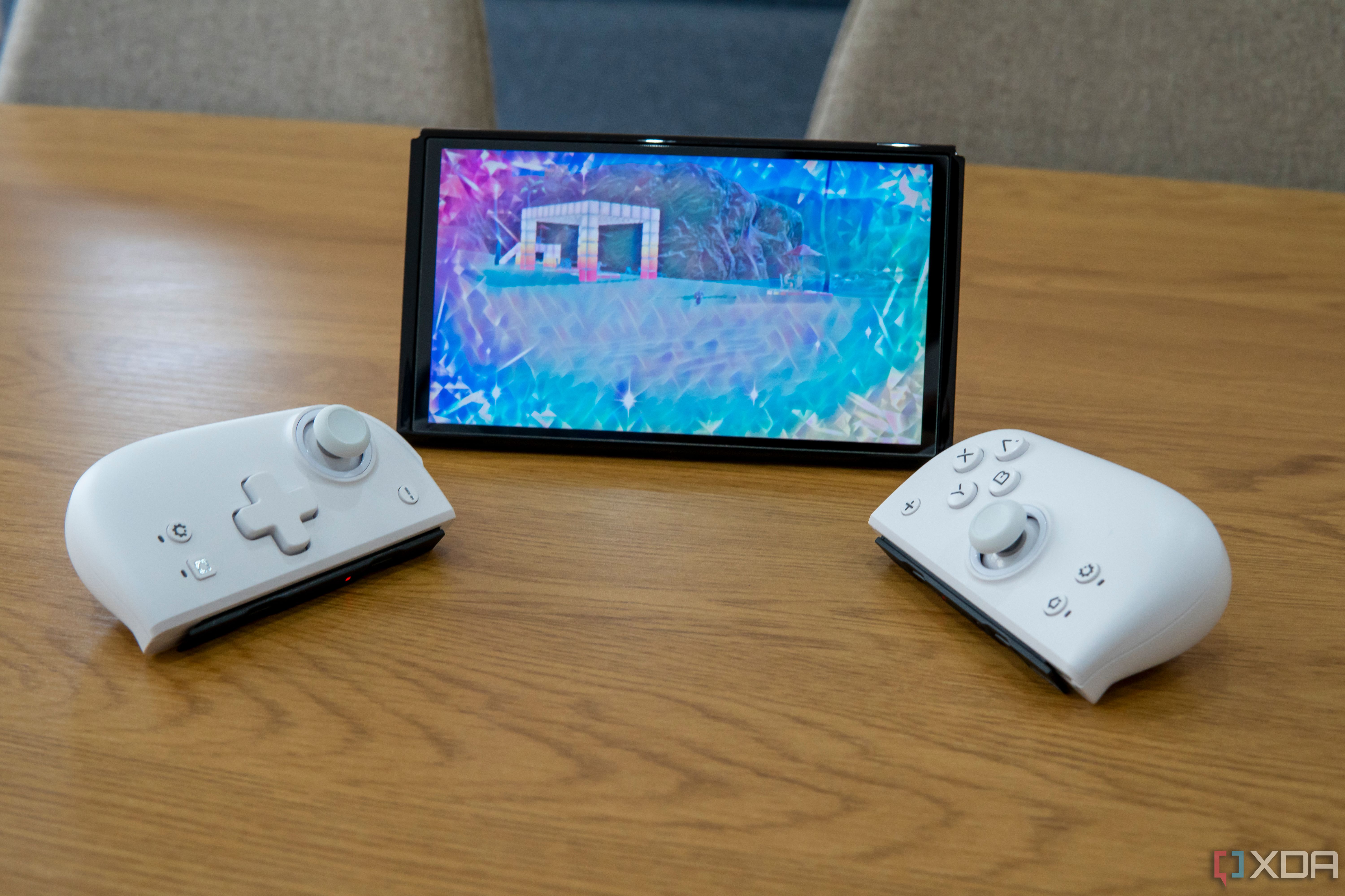 Mobapad M6 HD frente a una Nintendo Switch OLED que muestra una imagen