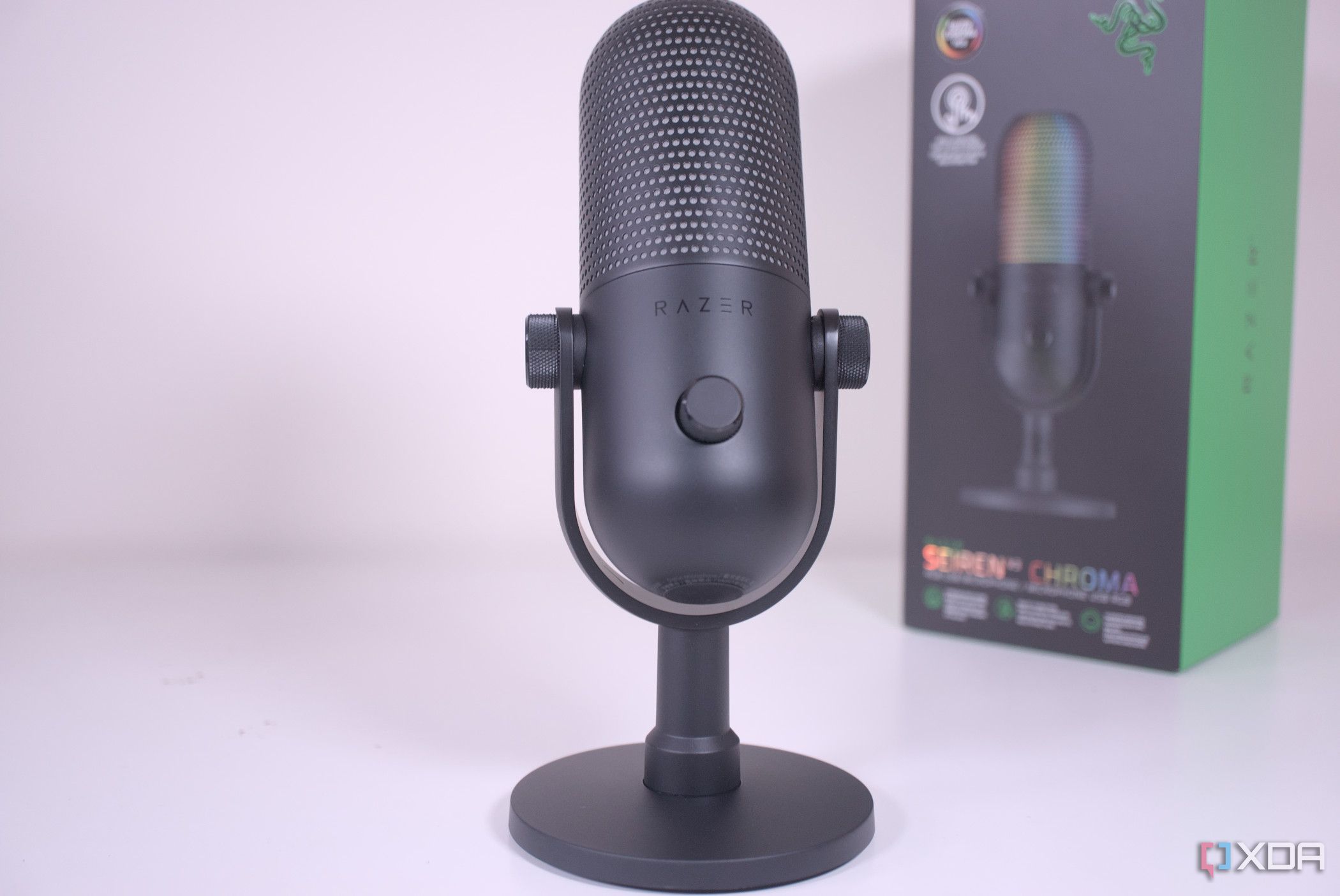 新品　未開封　RAZER SEIREN V3 CHROMA Amazon.com: Razer Seiren V3 Chroma - RGB USB Microphone with