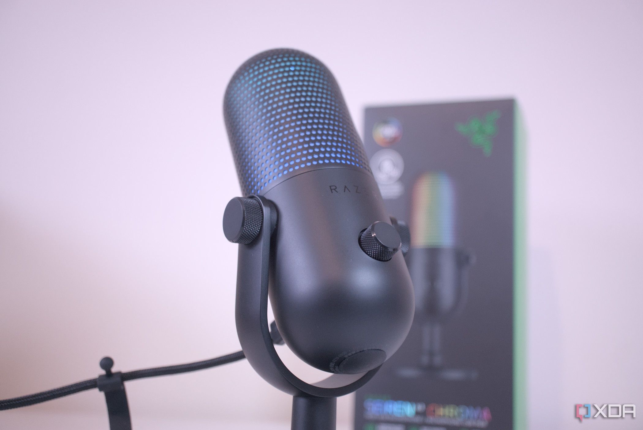 Razer Seiren V3 Chroma RGB lighting