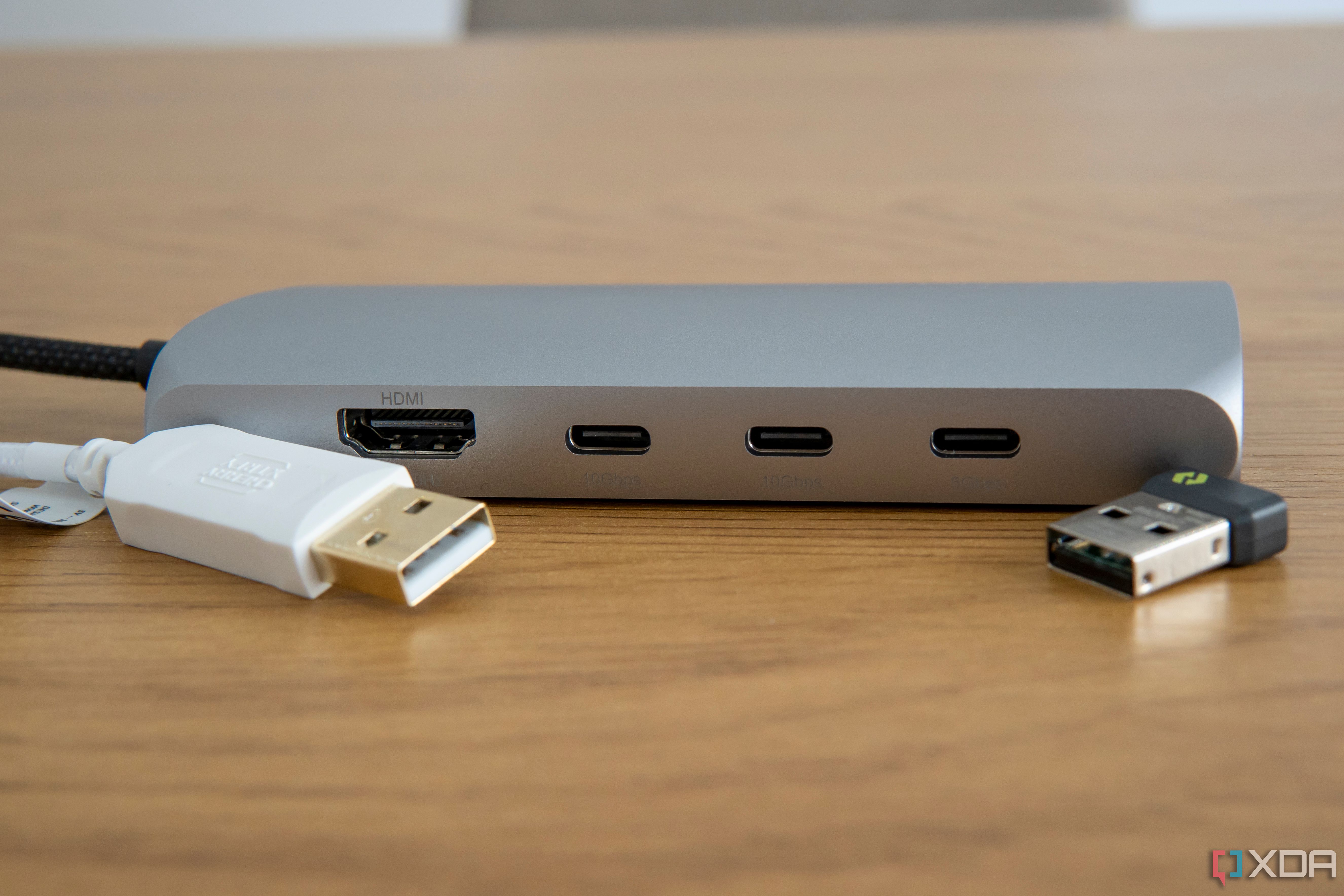 Wieloportowy adapter Satechi 8K z Ethernetem i urządzeniami peryferyjnymi USB typu A z przodu