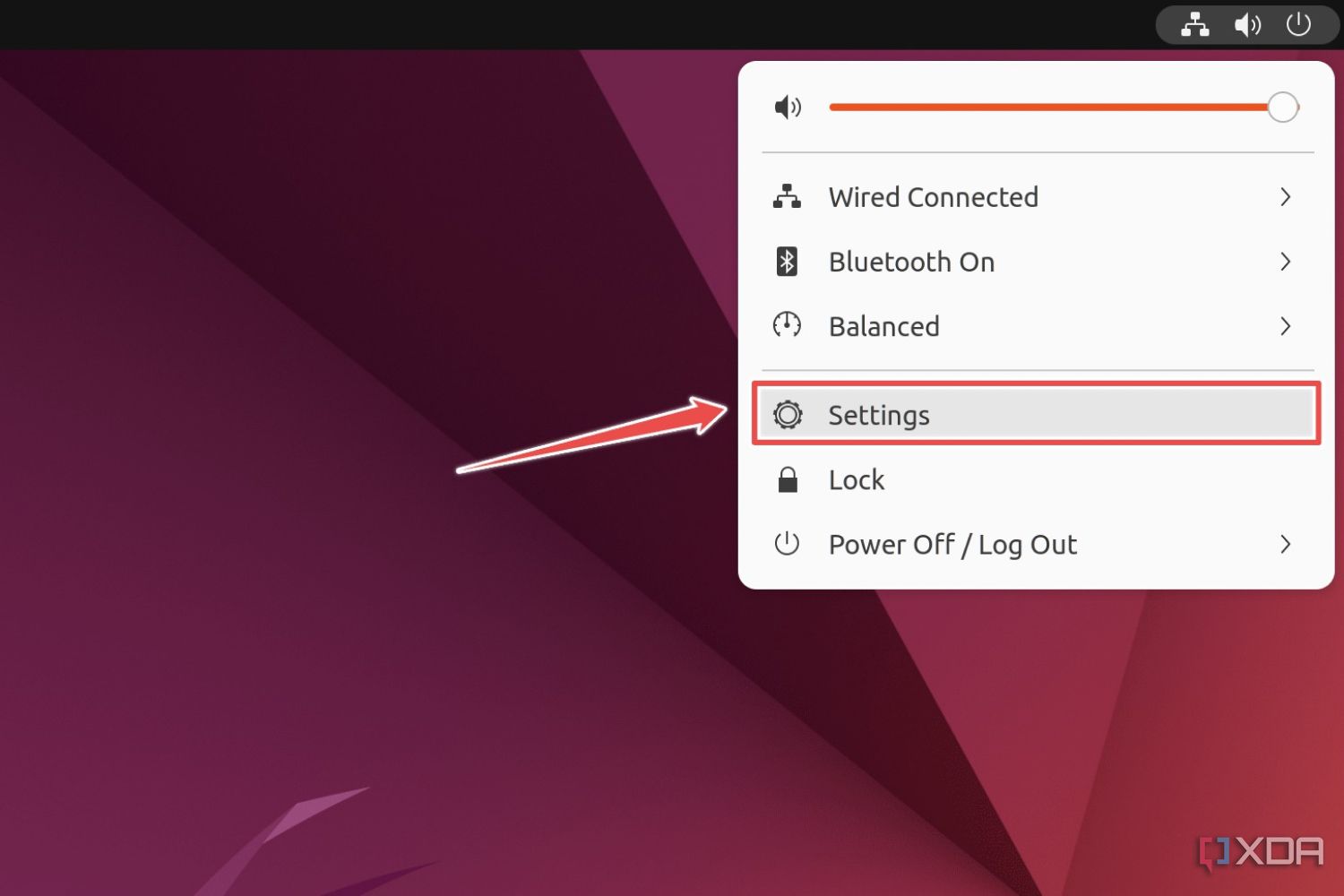 Una captura de pantalla de Ubuntu que muestra el procedimiento para abrir la aplicación Configuración