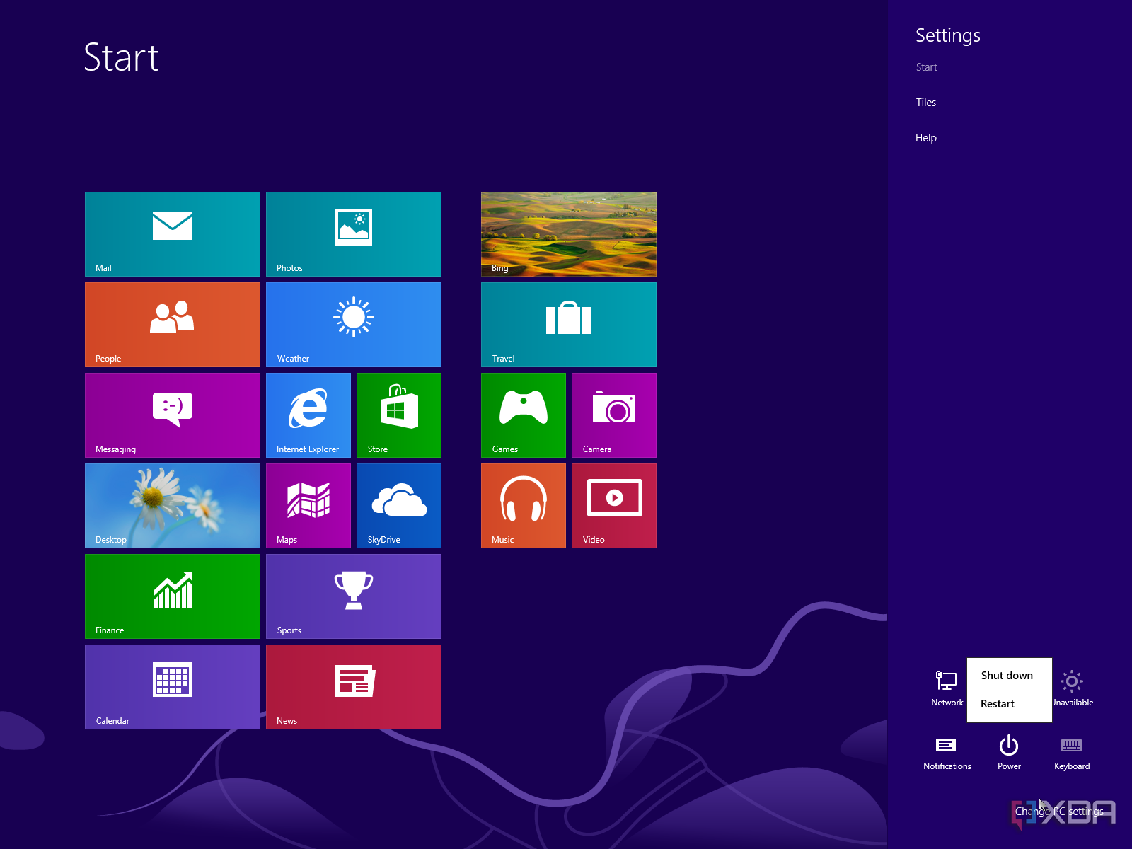 Menú Inicio de Windows 8 que muestra la barra lateral de configuración con opciones de energía