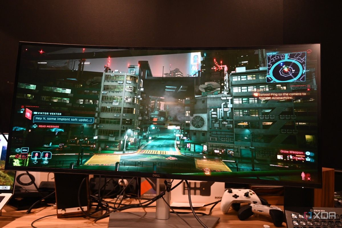 CyberPunk 2077 en un monitor Dell UltraSharp 40 Curved Thunderbolt Hub