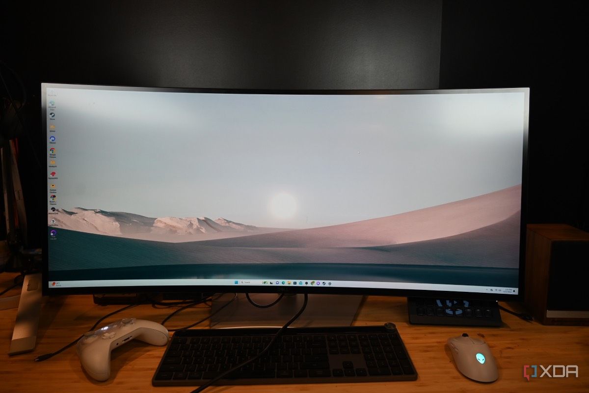 Fondo de pantalla de desierto en el monitor curvo Dell UltraSharp 40 Thunderbolt