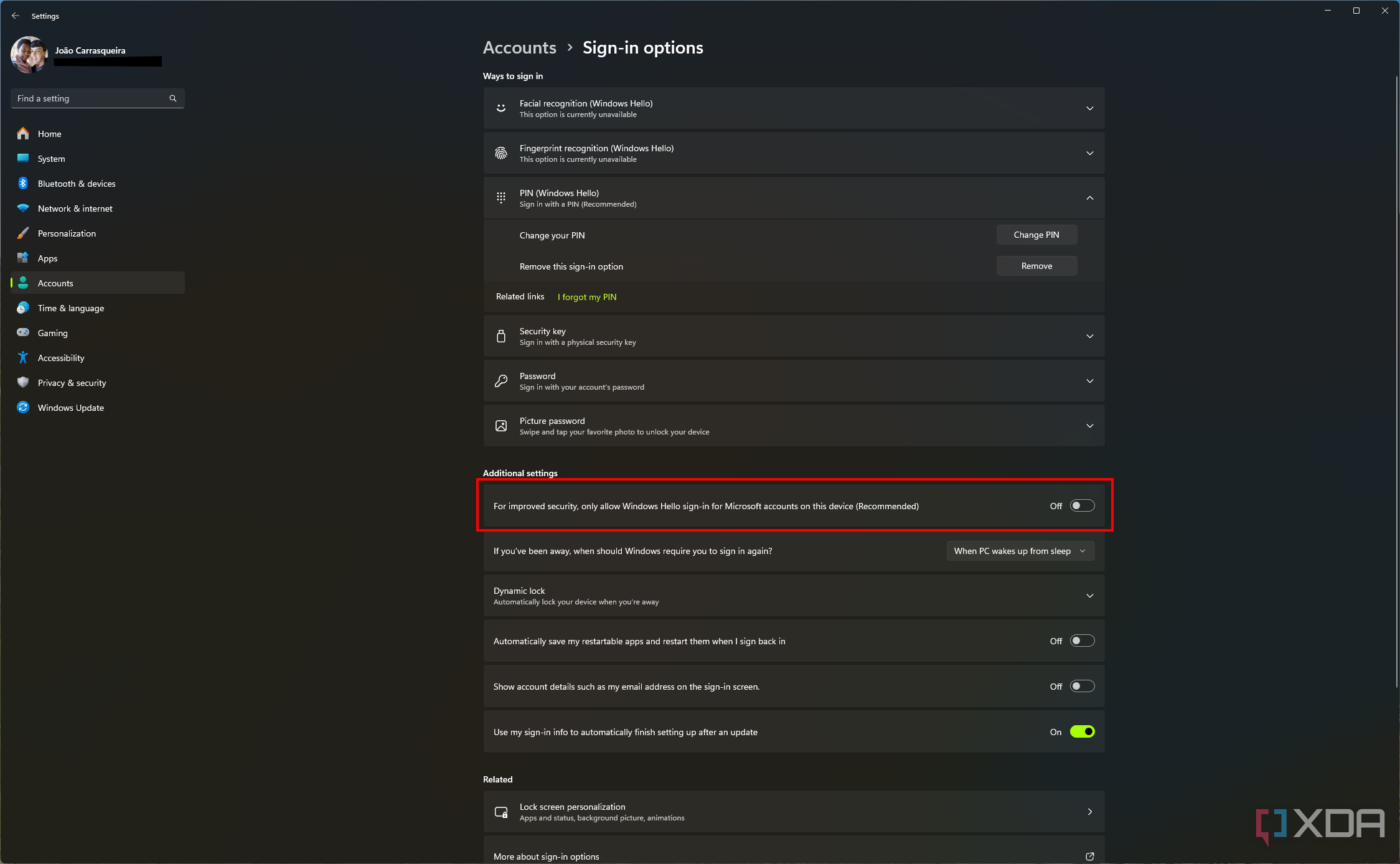 Screenshot of Windows 11 sign-in options with Windows Hello requirement disabled