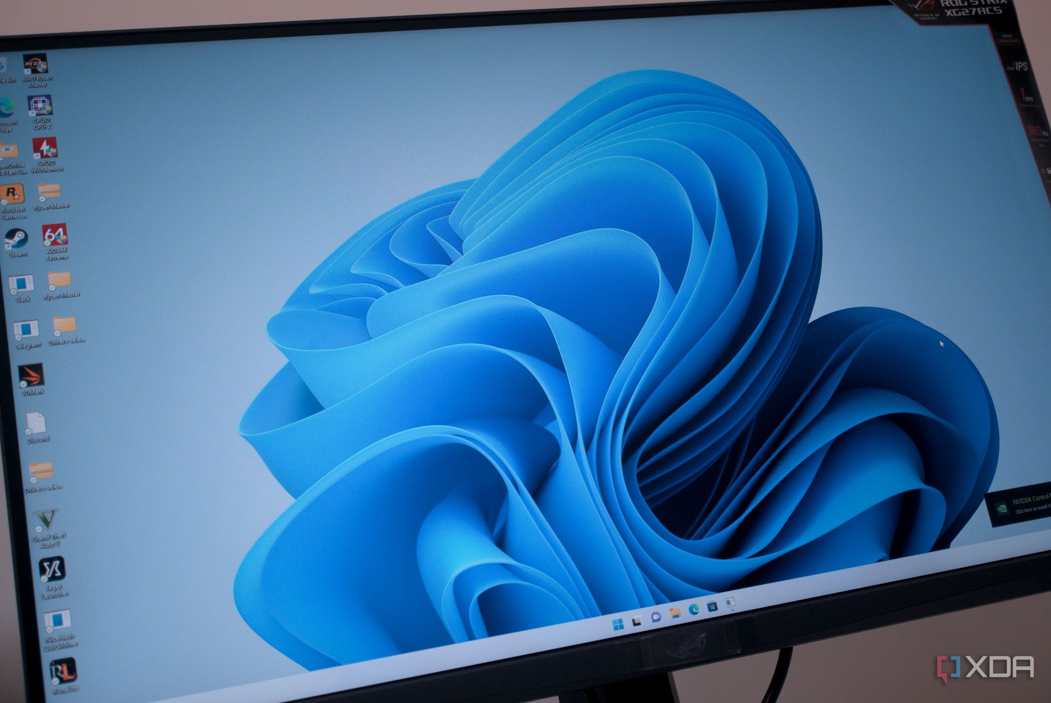 Asus ROG Strix XG27ACS Windows desktop