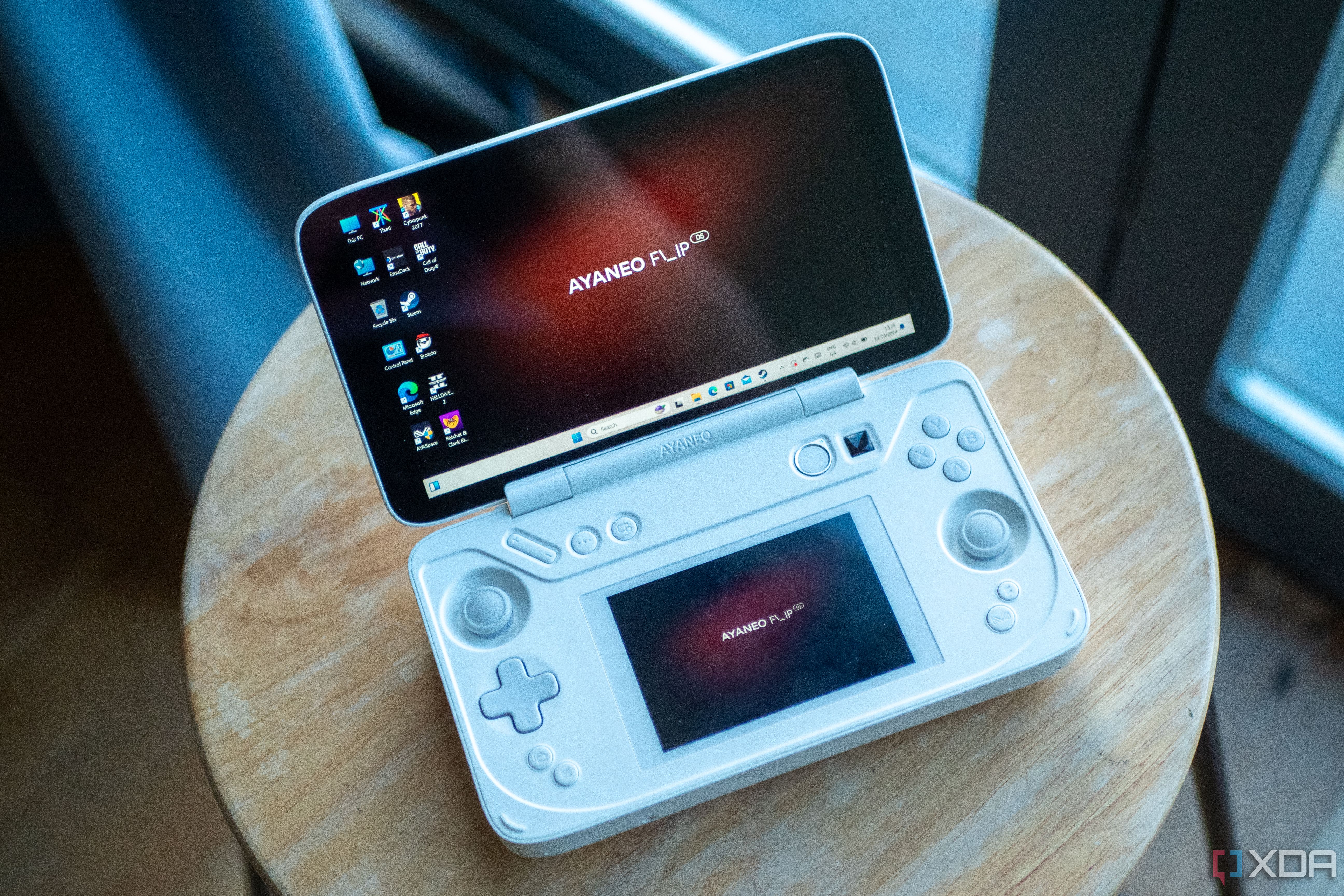 AYANEO Flip DS 8840U 64GB 2TB White Dual Screen Clamshell