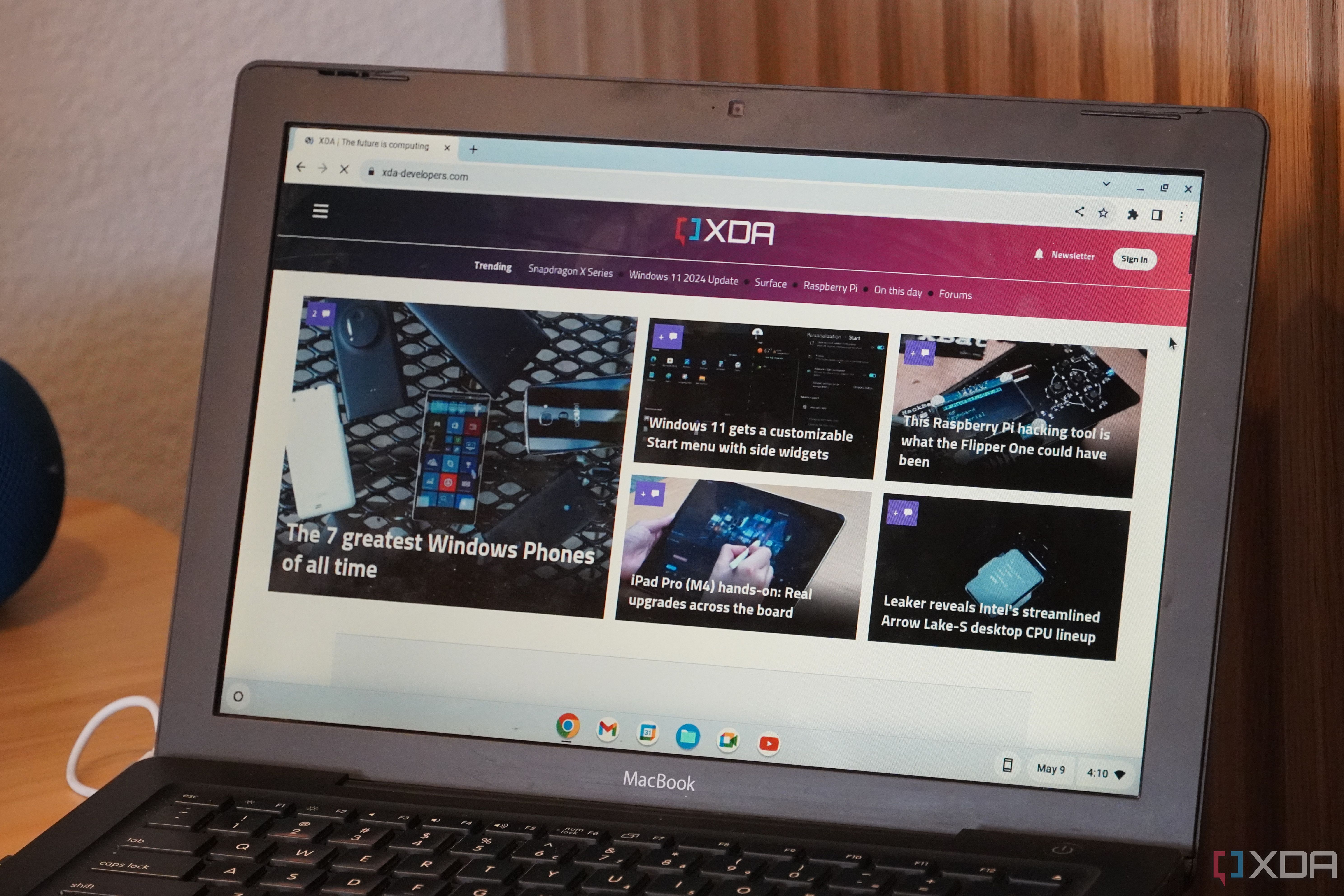 El sitio web de XDA en una MacBook Flex con ChromeOS.