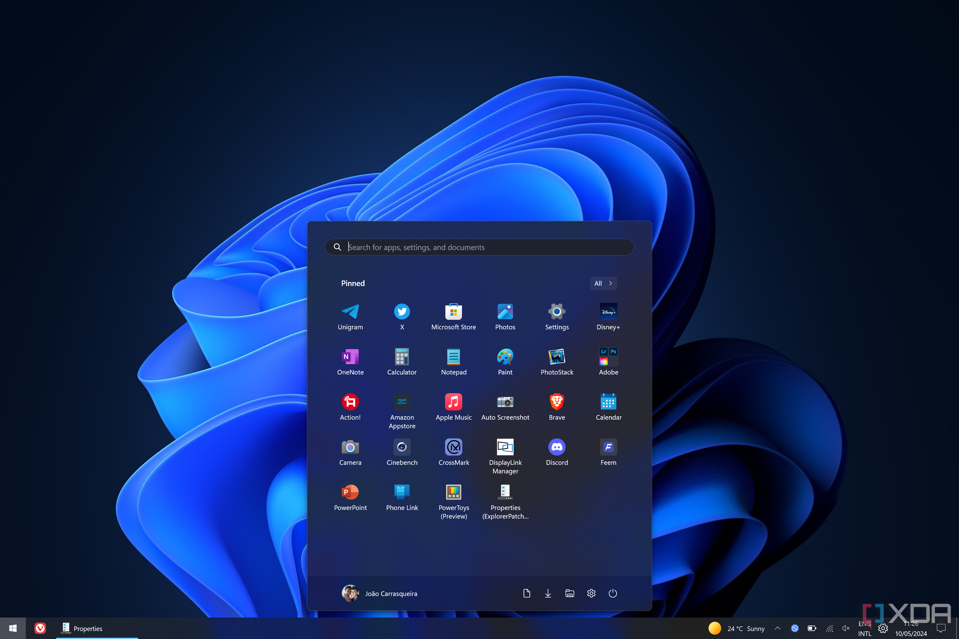 Снимок экрана Windows 11 с меню «Пуск» в центре и кнопкой «Пуск» в углу.