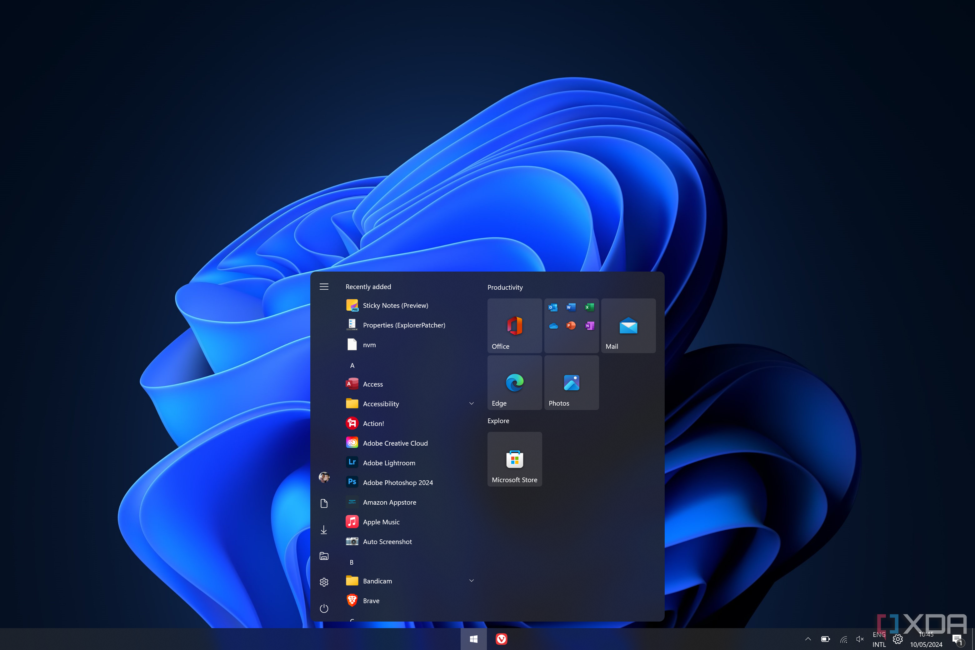 Screenshot of Windows 11 with a Windows 10-style taskbar and Start menu from ExplorerPatcher