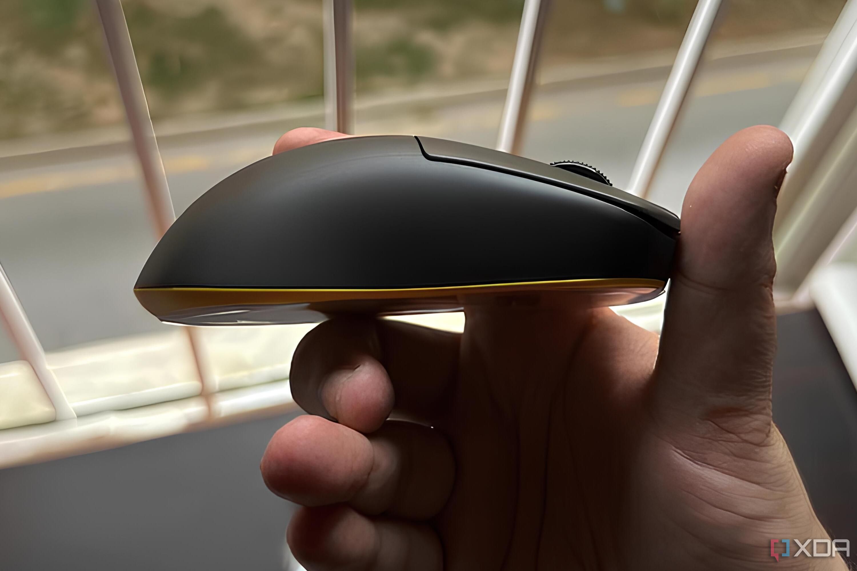 Perfil lateral derecho del mouse inalámbrico para juegos Fantech Helios II Pro