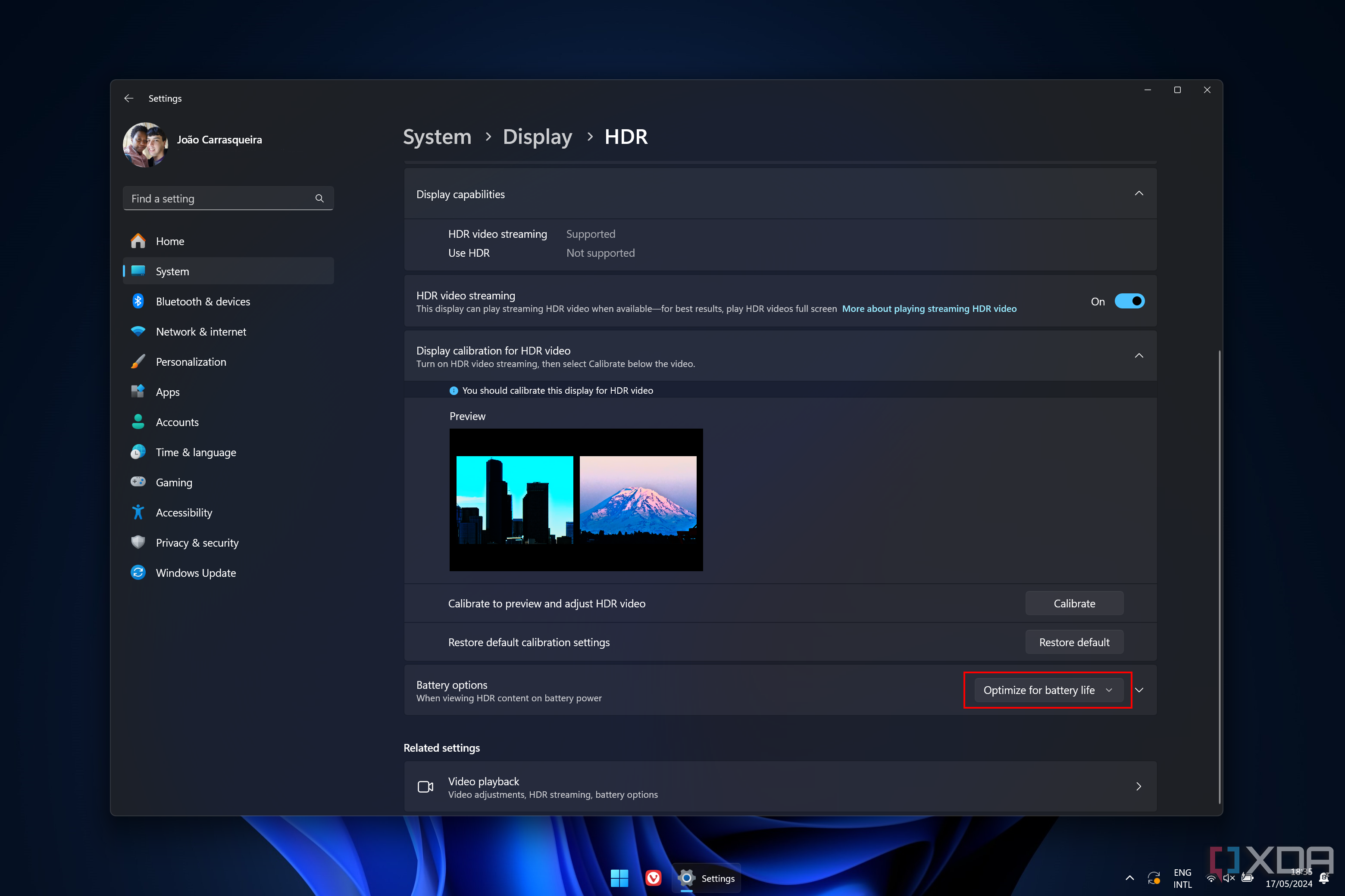 Captura de pantalla de la configuración HDR de Windows 11 con opciones de batería configuradas para optimizar la duración de la batería al ver contenido HDR