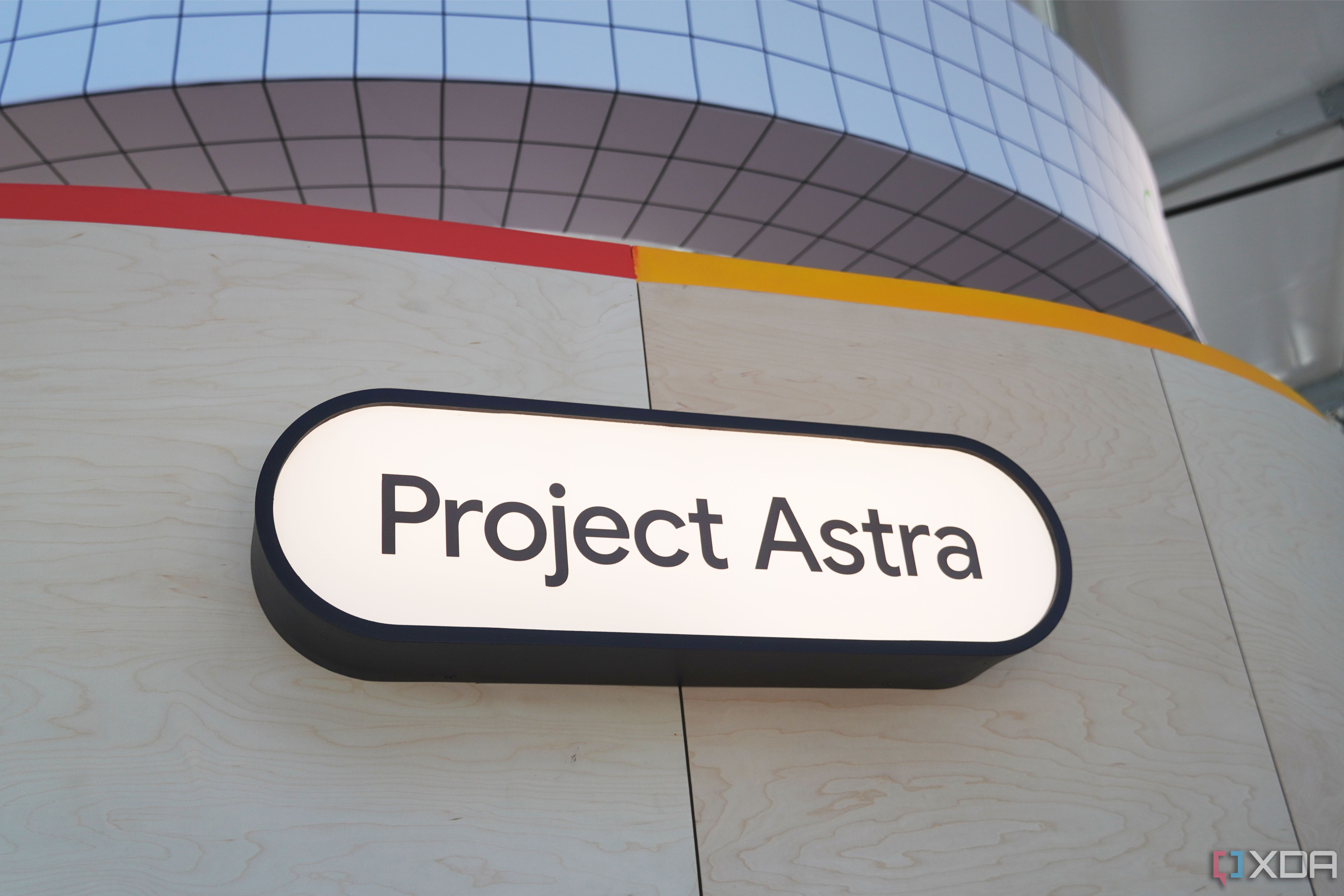 El cartel del stand de demostración del Proyecto Astra en Google I/O.