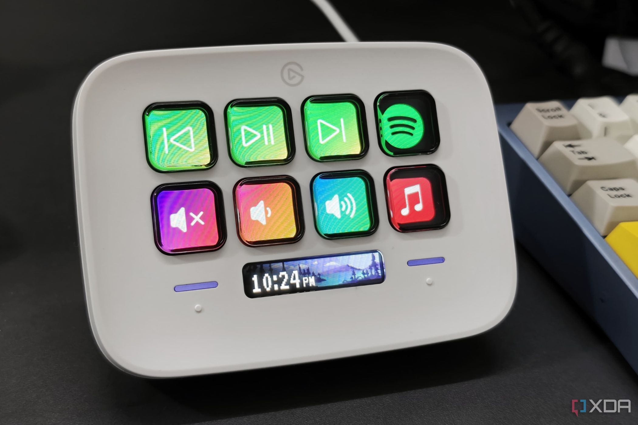 Una imagen que muestra el perfil lateral del Stream Deck Neo.