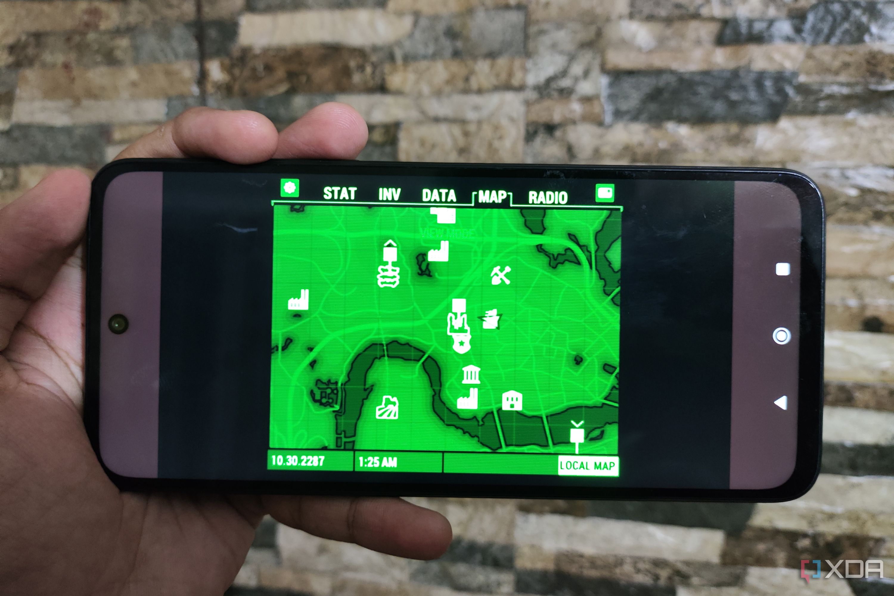 Qualquer pessoa com um Poco M6 Pro executando o aplicativo complementar Pip-Boy em seu telefone.