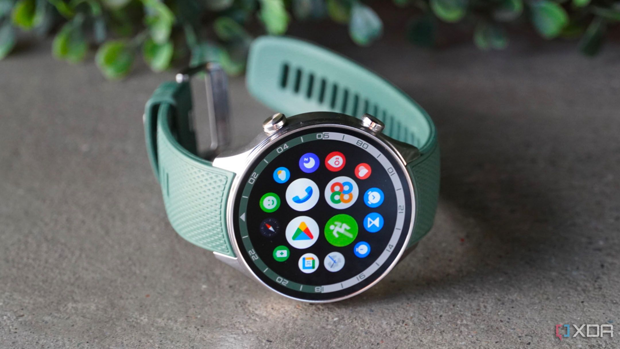 Wear OS 4 ejecutándose en el OnePlus Watch 2R.