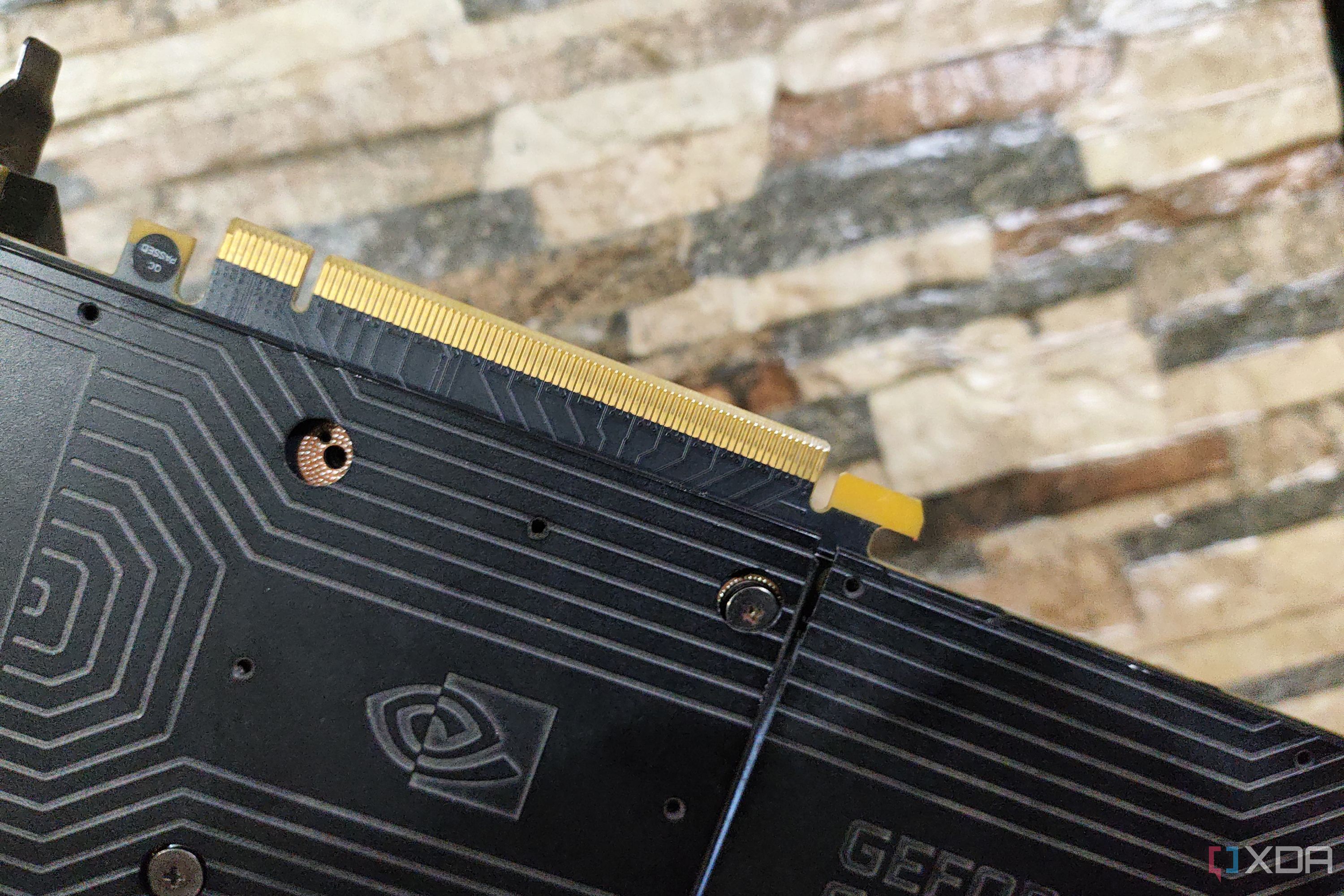 El conector PCIe en una GTX 1080