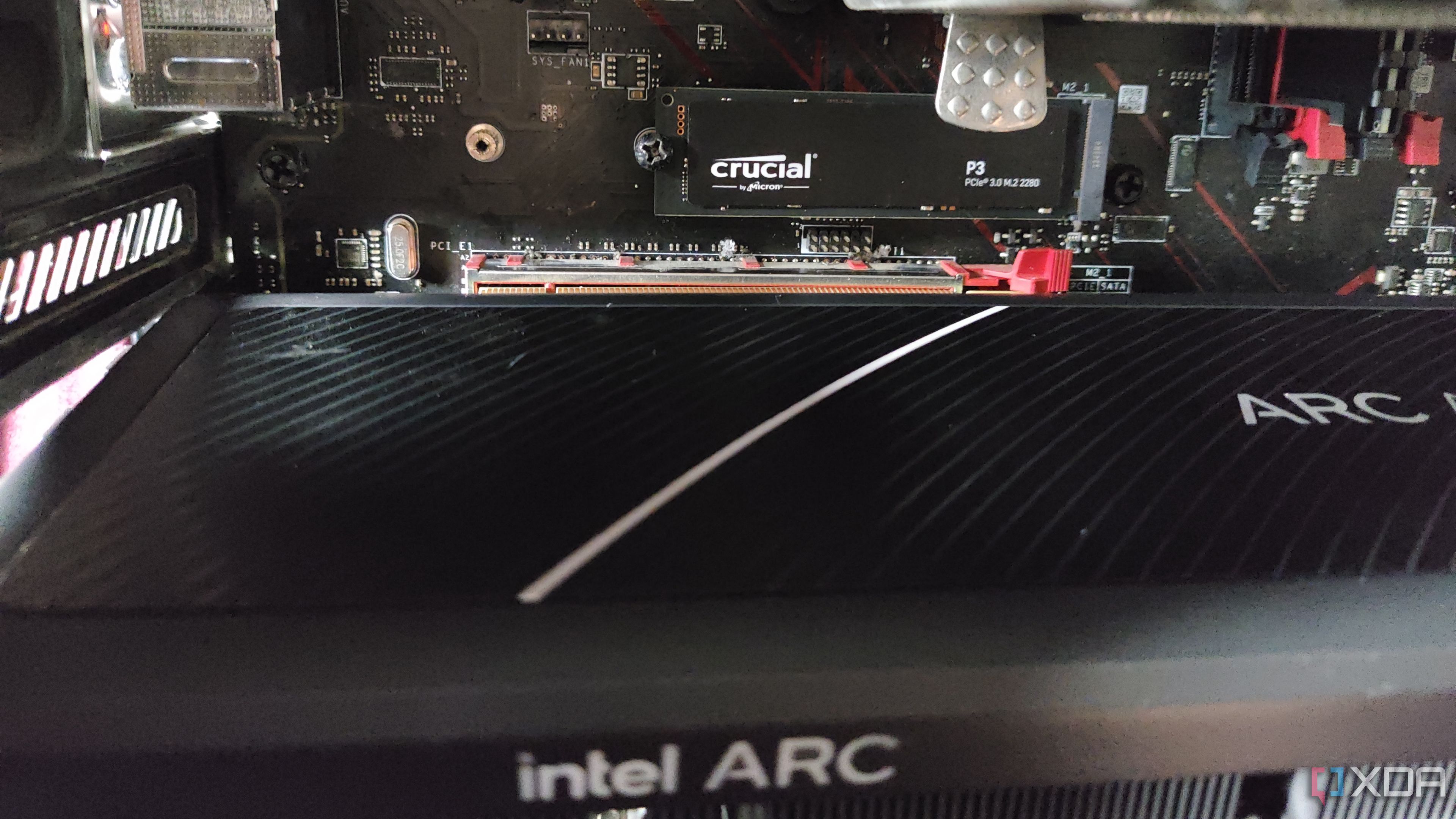 Una GPU insertada en una ranura PCIe vacía