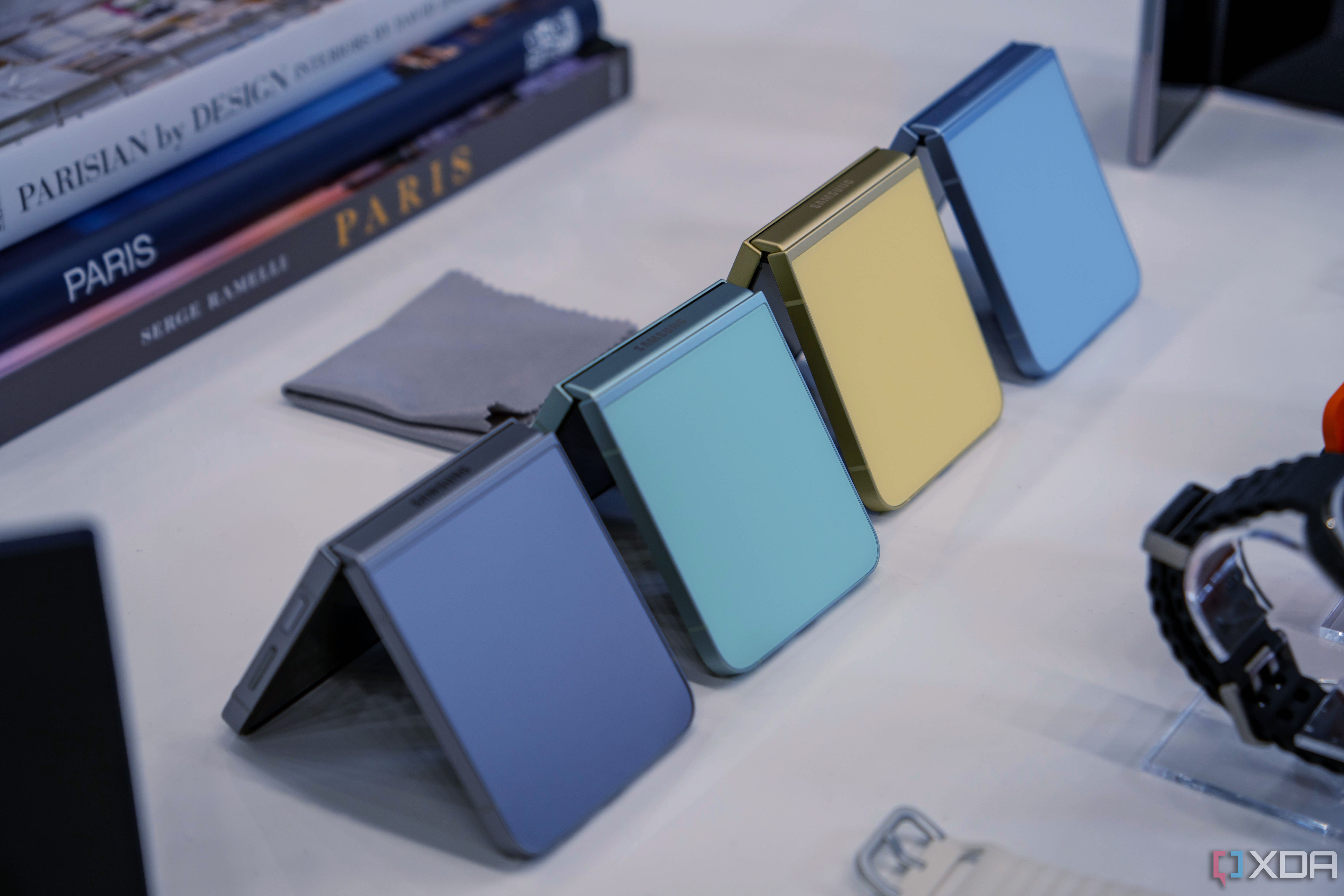 Dans quelles couleurs est disponible le Samsung Galaxy Z Flip 6