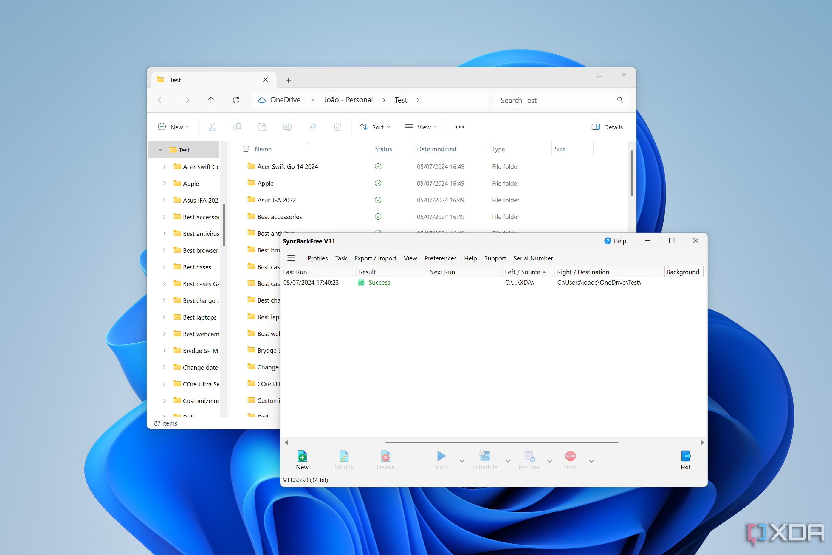 Captura de pantalla de SyncBack que muestra un perfil que realiza copias de seguridad de archivos en OneDrive, con la carpeta OneDrive correspondiente abierta en segundo plano, mostrando que esos archivos están sincronizados