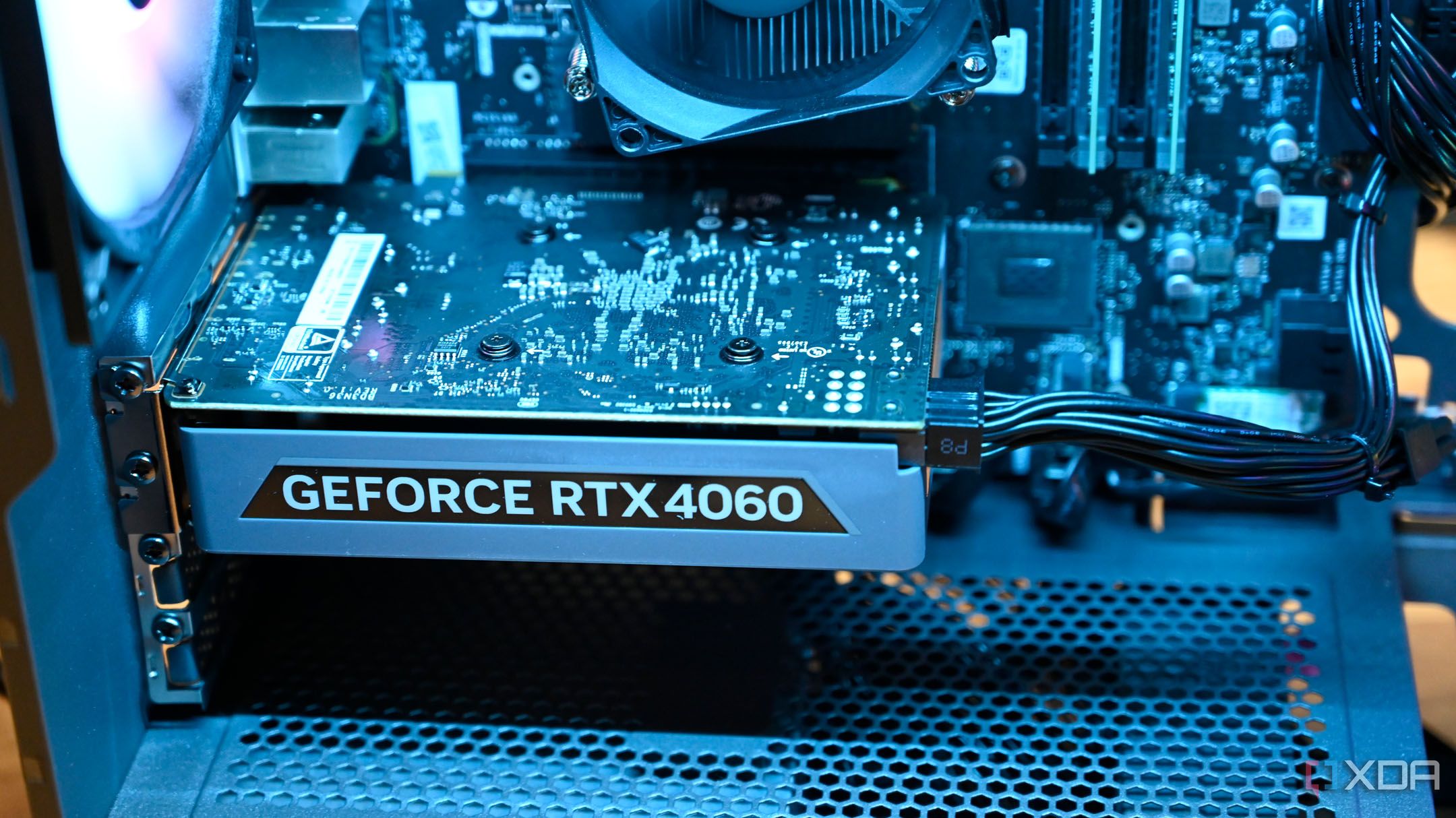 Primer plano de la GPU Nvidia GeForce RTX 4060 dentro de Lenovo Legion Tower 5i Gen 8 (2024)