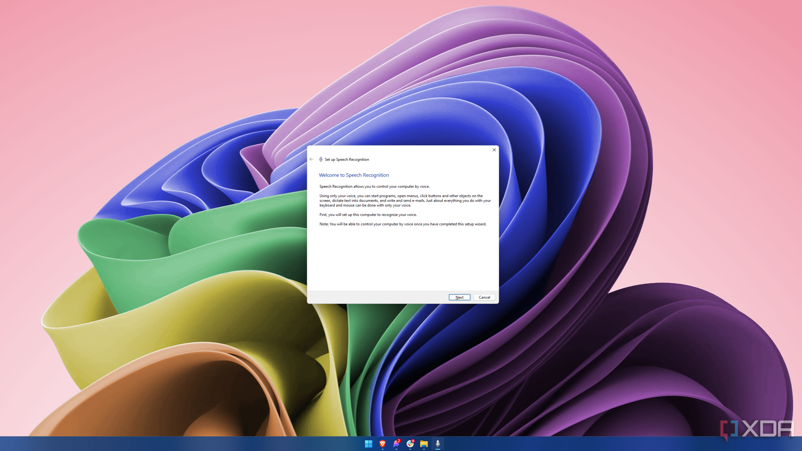 Captura de pantalla de un escritorio de Windows 11 con la ventana de configuración de Reconocimiento de voz de Windows abierta