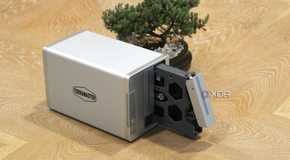 TerraMaster F2-423 bay open
