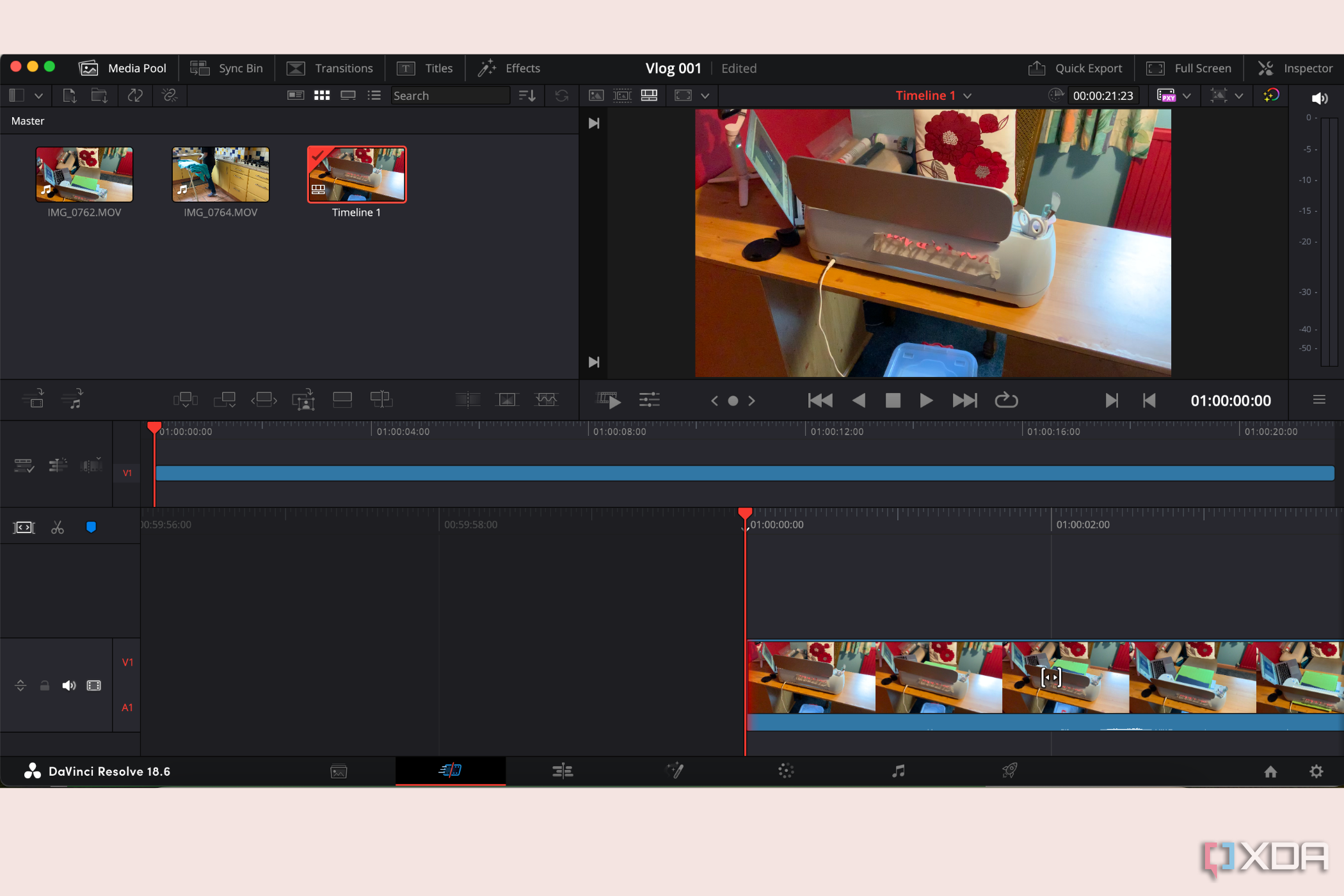 Editor de vídeo DaVinci Resolve con vídeo de una máquina Cricut en la línea de tiempo