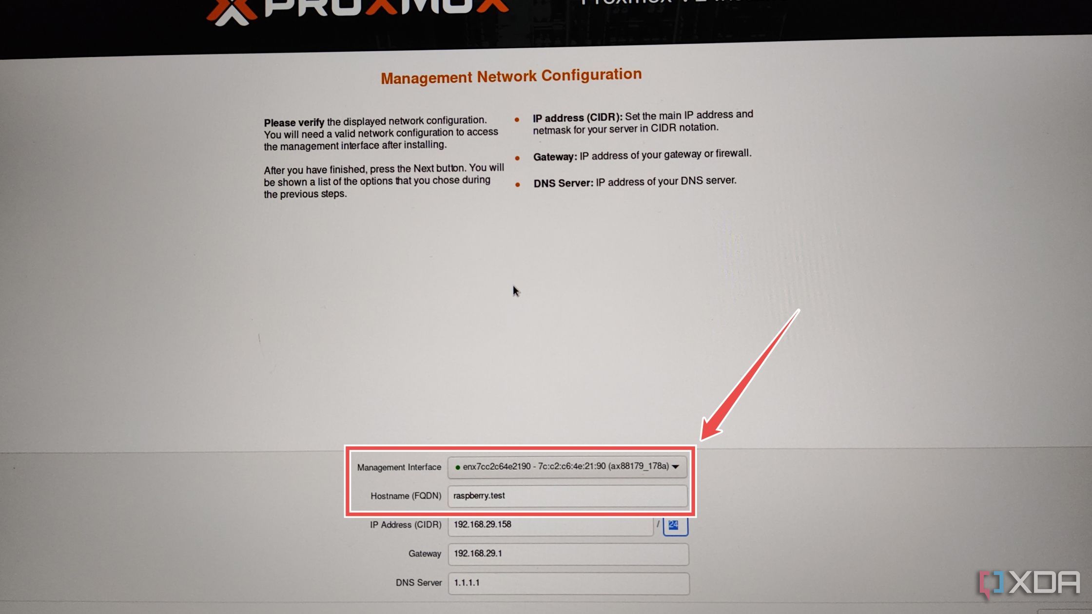 Selección de la configuración de red en el asistente de instalación de Proxmox