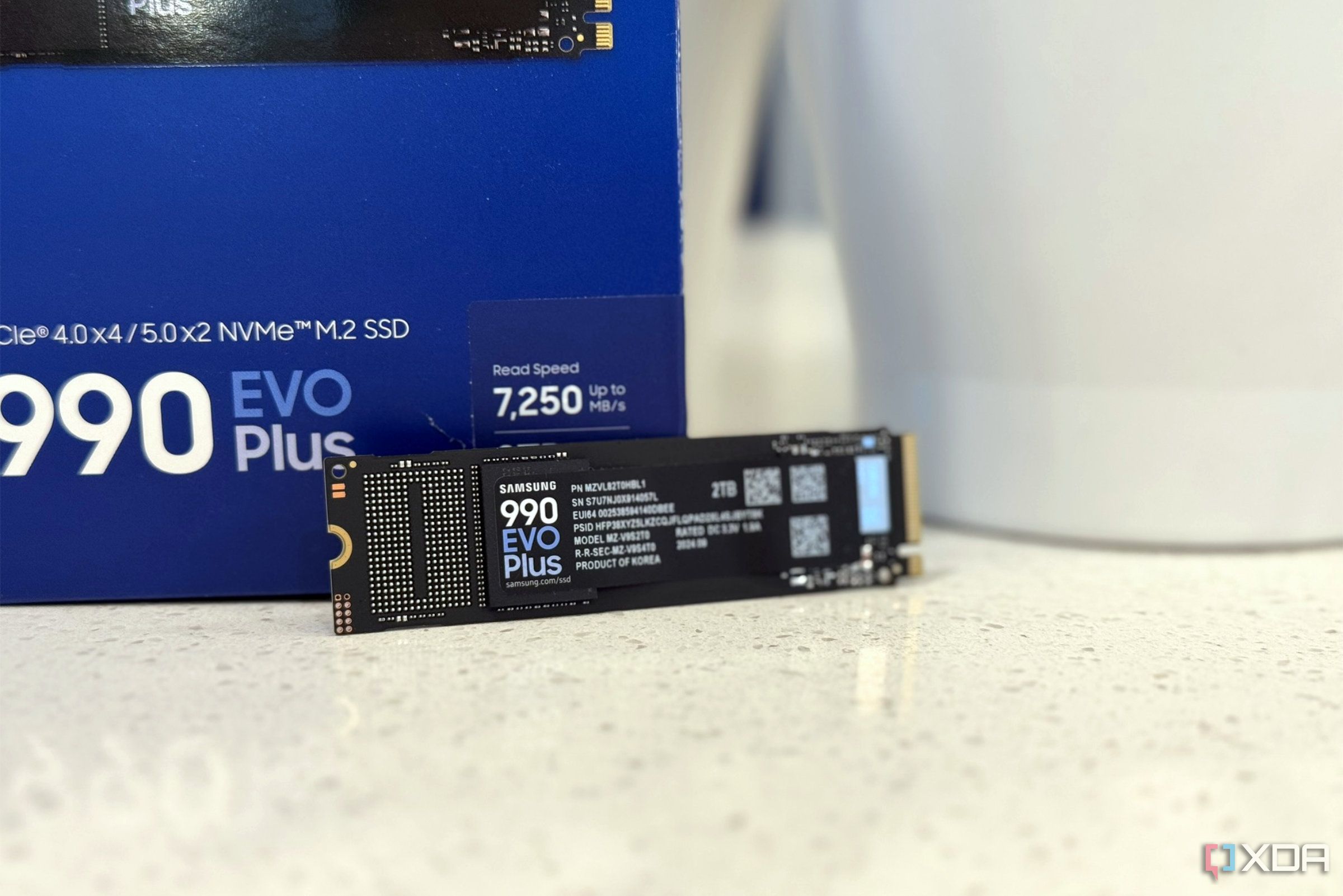 Primer plano de la SSD Samsung 990 Evo Plus