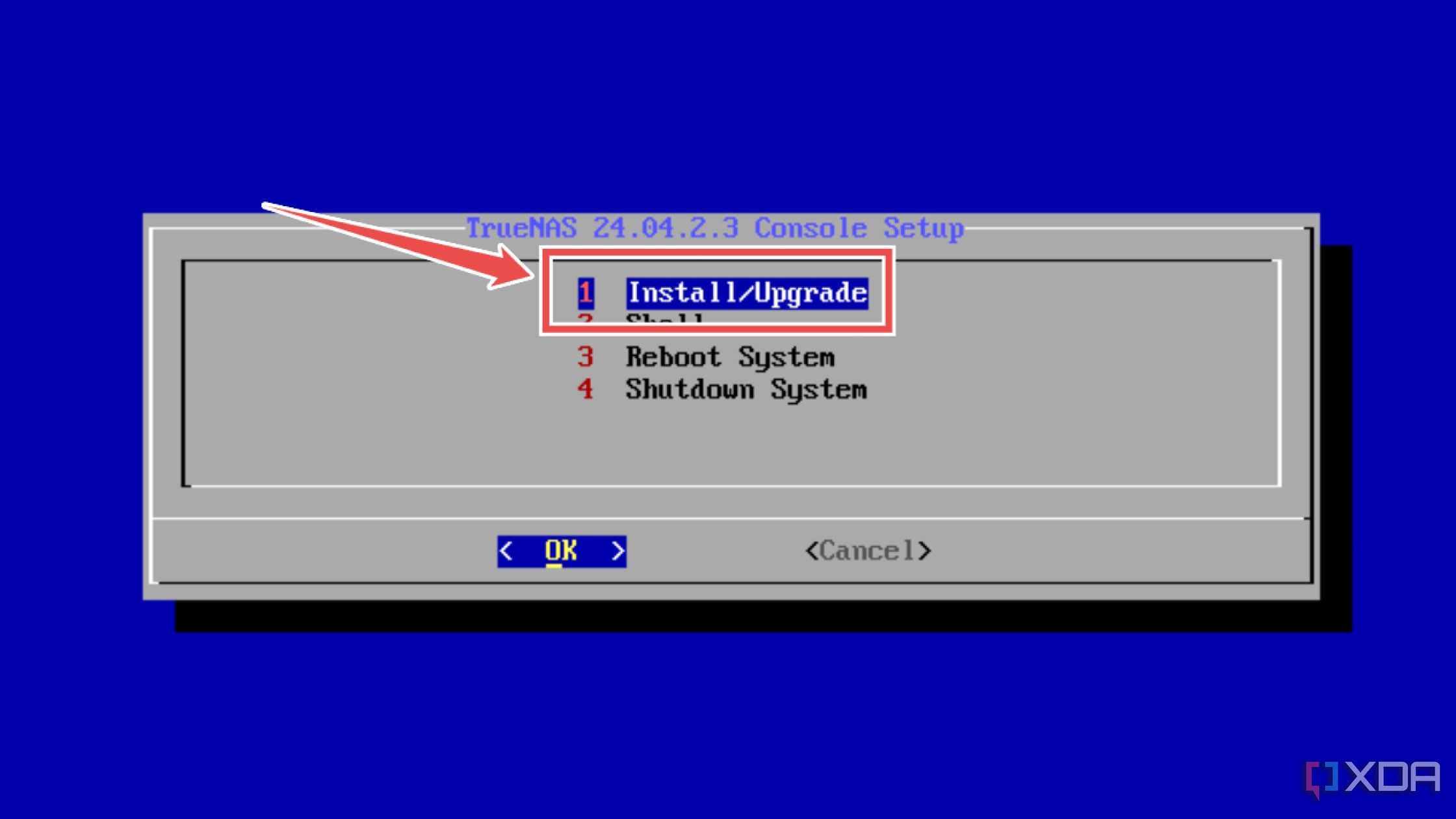 Cómo elegir la opción Instalar/Actualizar dentro de la configuración de la consola TrueNAS