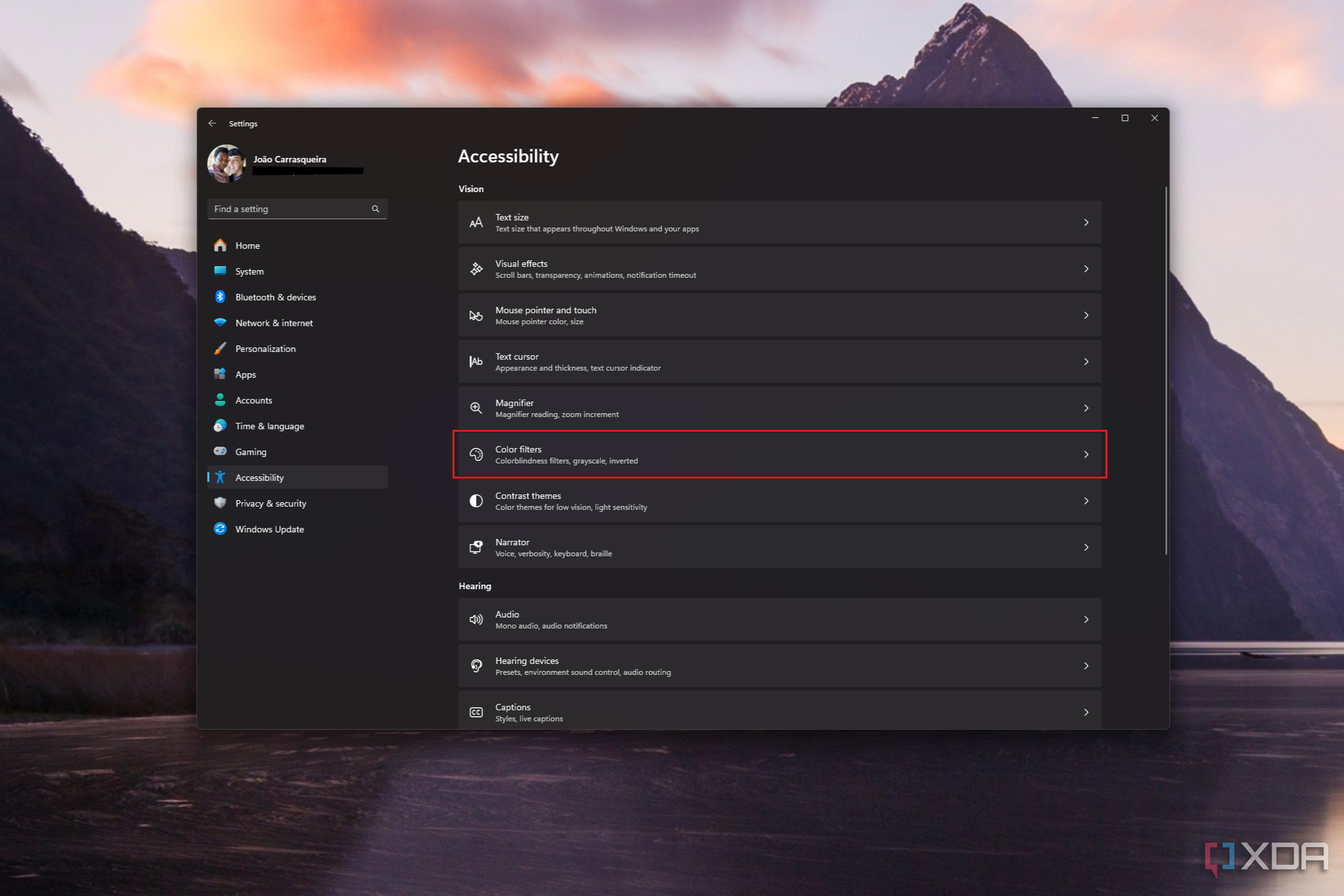 Screenshot der Barrierefreiheitseinstellungen von Windows 11 mit hervorgehobener Schaltfläche „Farbfilter“.